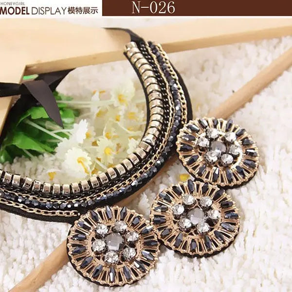 Fashionable Statement Acrylic Choker Necklace