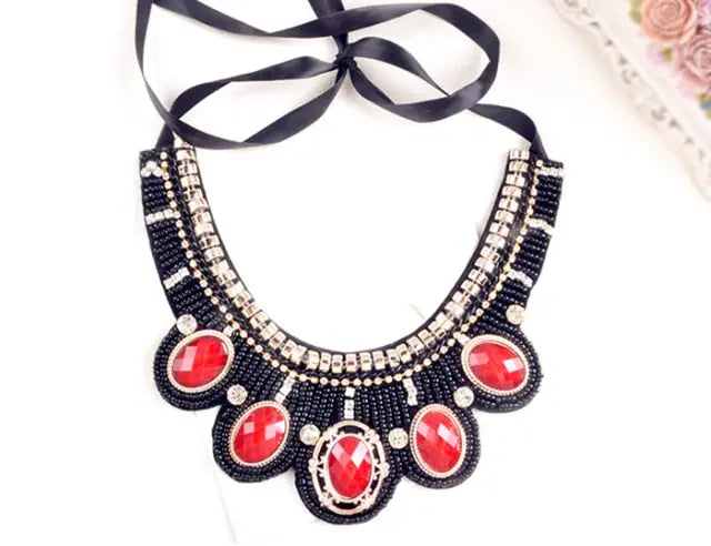 Fashionable Statement Acrylic Choker Necklace