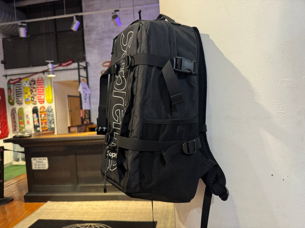 PRE OWNED Supreme Backpack (FW18) Black