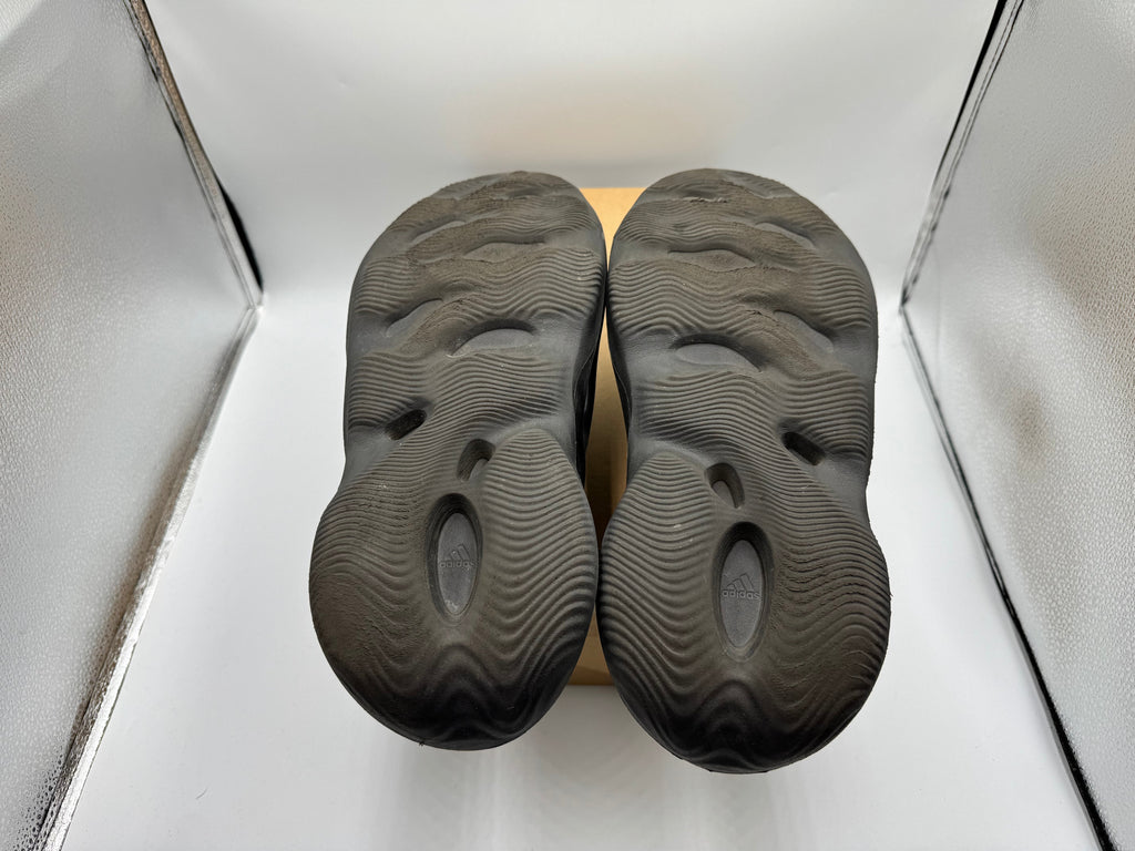 PRE OWNED adidas Yeezy Foam RNR Onyx