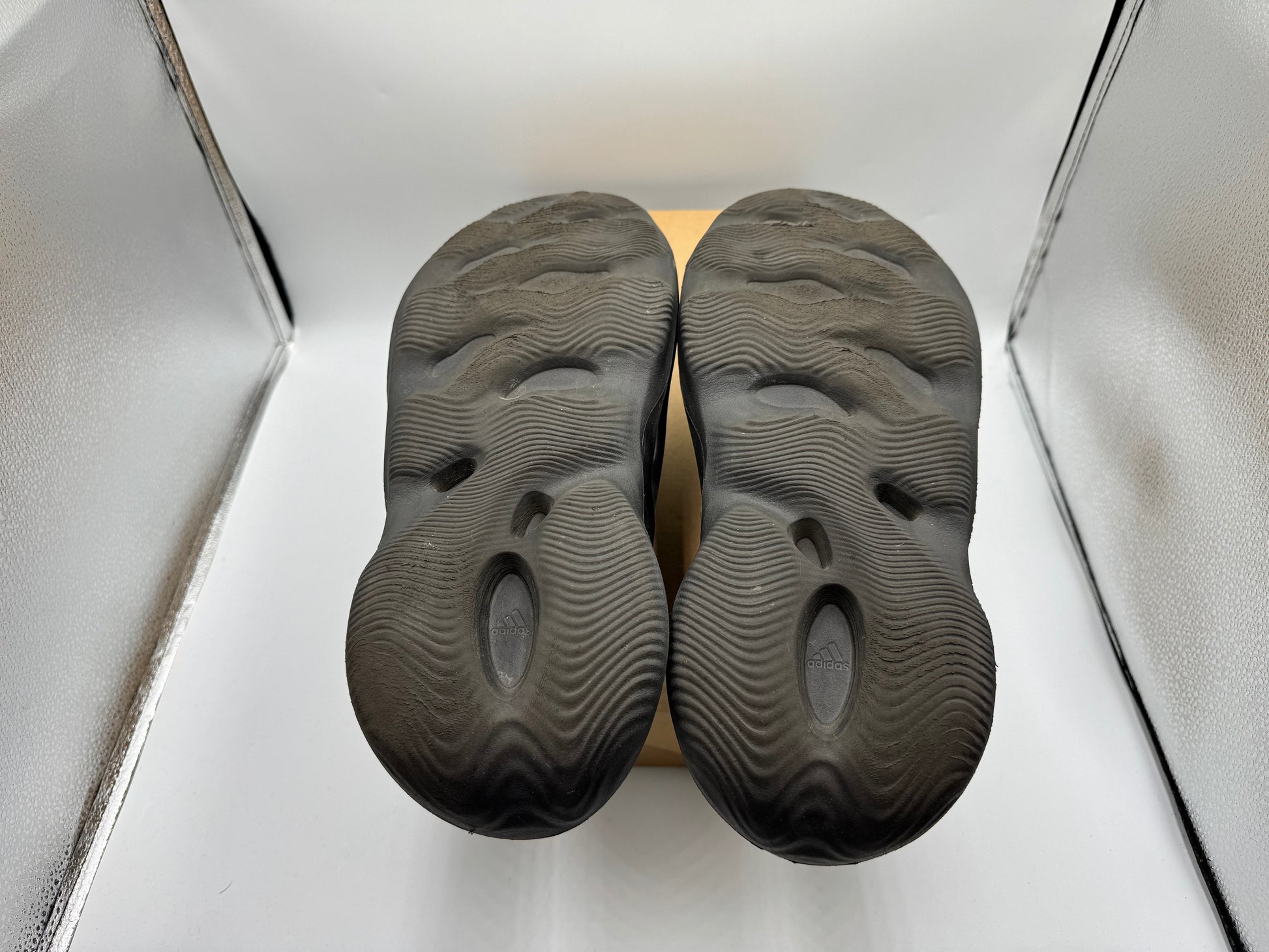 PRE OWNED adidas Yeezy Foam RNR Onyx