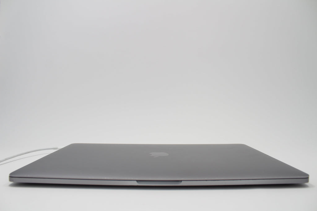 MacBook Pro (2016) 15-inch – Intel Core i7 2.7GHz • Radeon Pro 455 – 16GB RAM 512GB SSD – For Parts & Repair