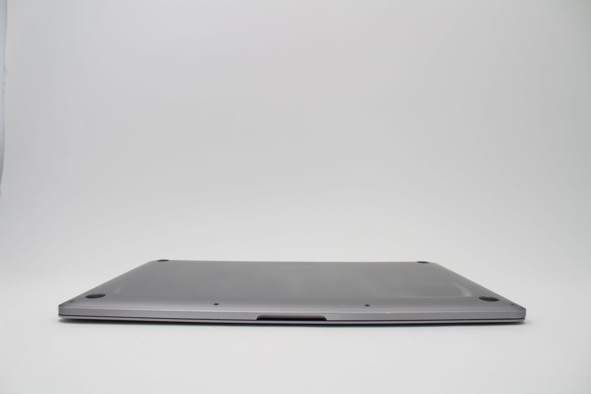 MacBook Pro (2016) 15-inch – Intel Core i7 2.7GHz • Radeon Pro 455 – 16GB RAM 512GB SSD – For Parts & Repair