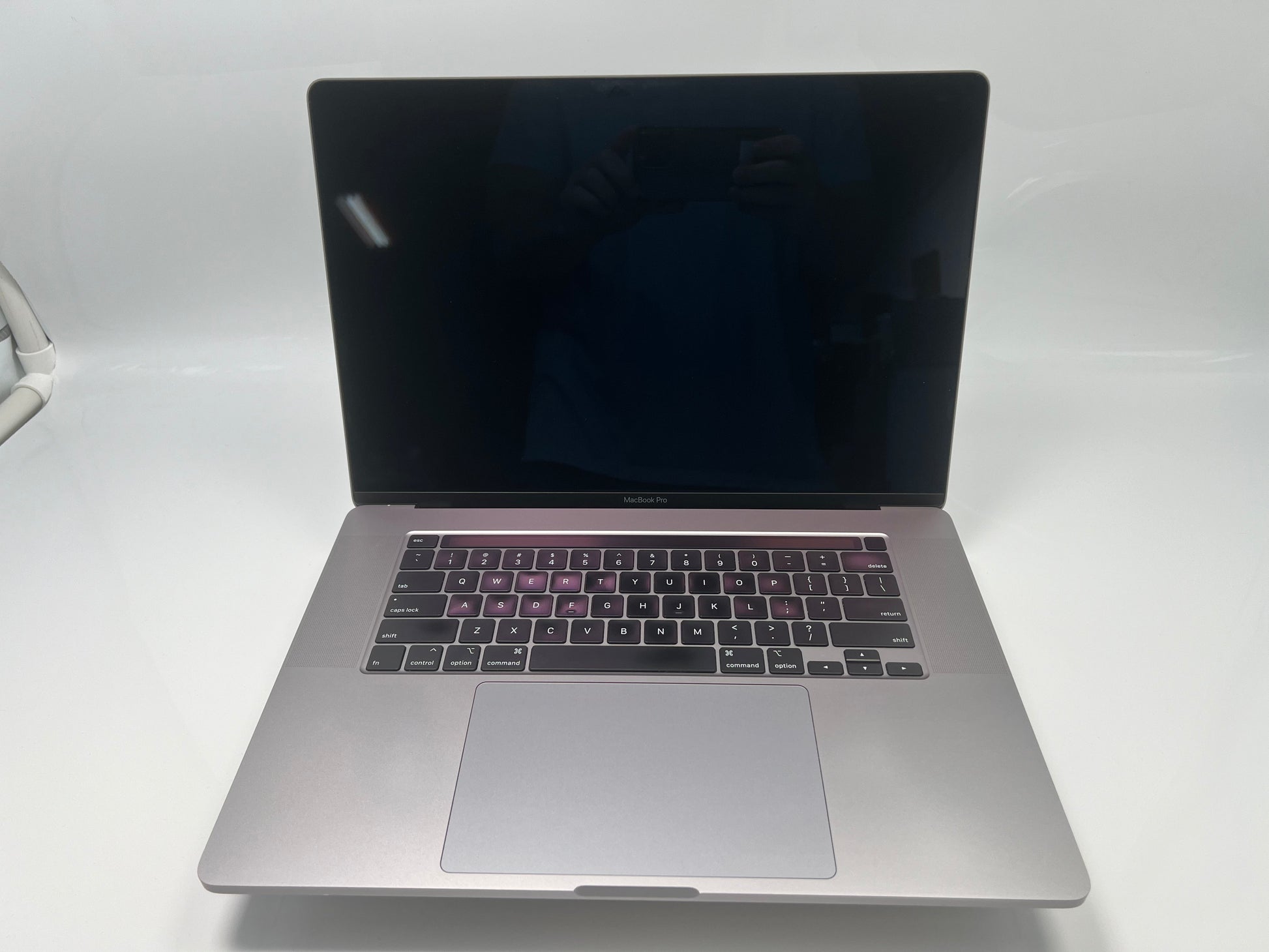MacBook Pro (2019) 16-inch – Inte Core i9 2.3GHz • Radeon Pro 5500M 8GB – 64GB RAM 2TB SSD – Read