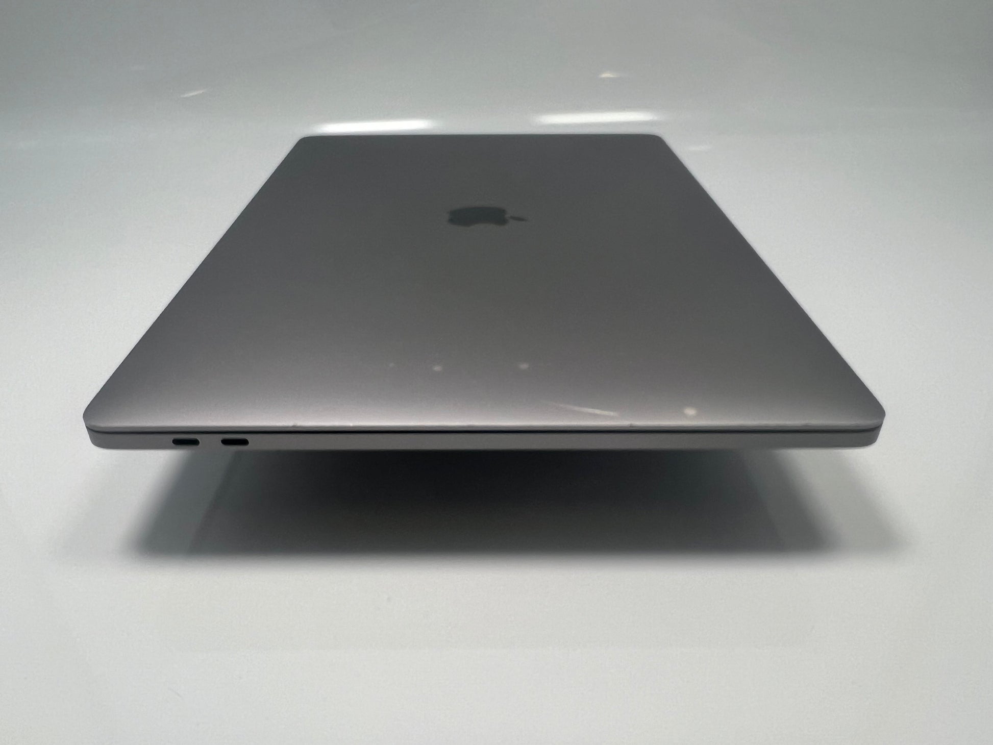 MacBook Pro (2019) 16-inch – Inte Core i9 2.3GHz • Radeon Pro 5500M 8GB – 64GB RAM 2TB SSD – Read