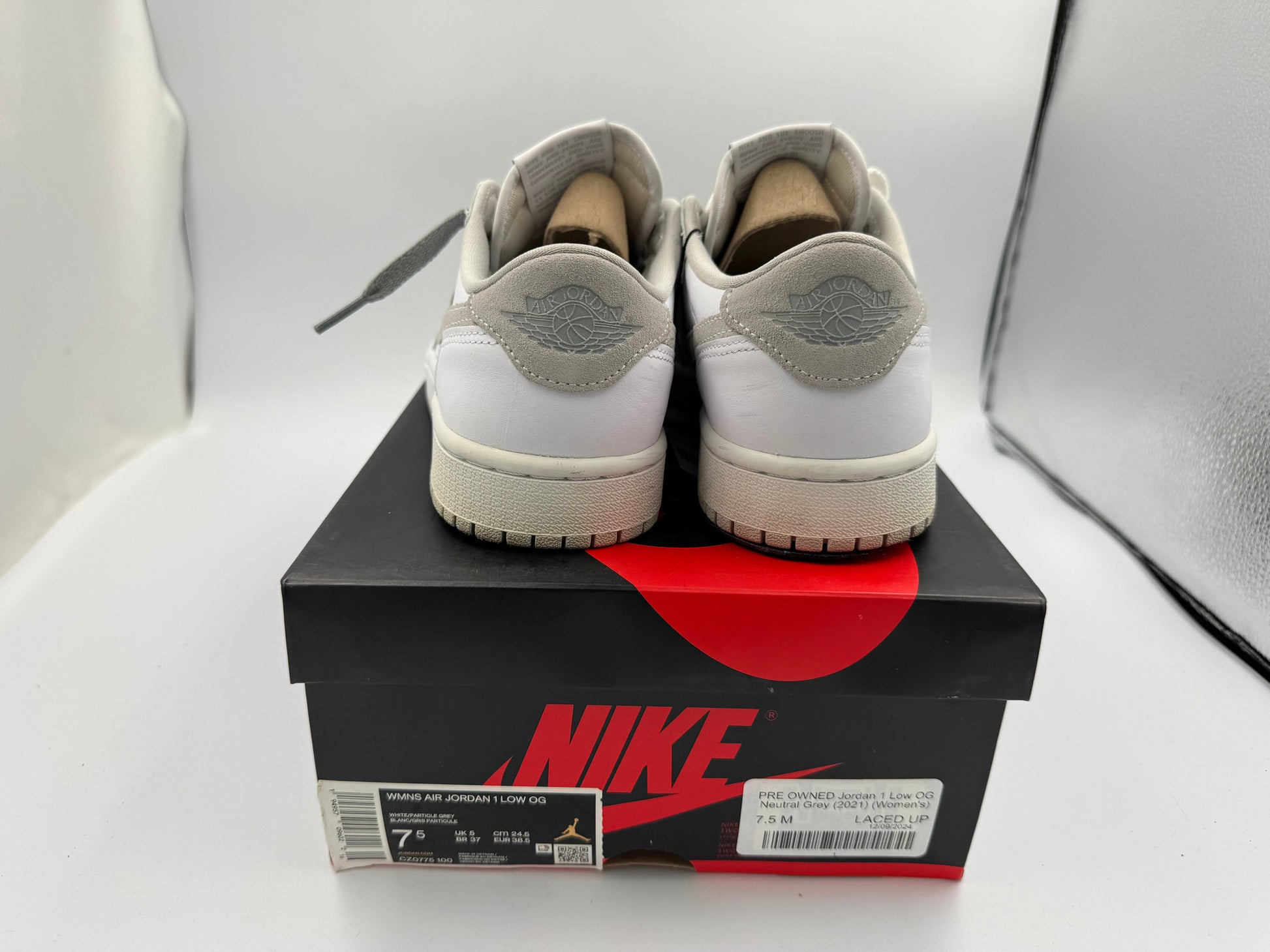 PRE OWNED Jordan 1 Low OG Neutral Grey (2021) (Women's)