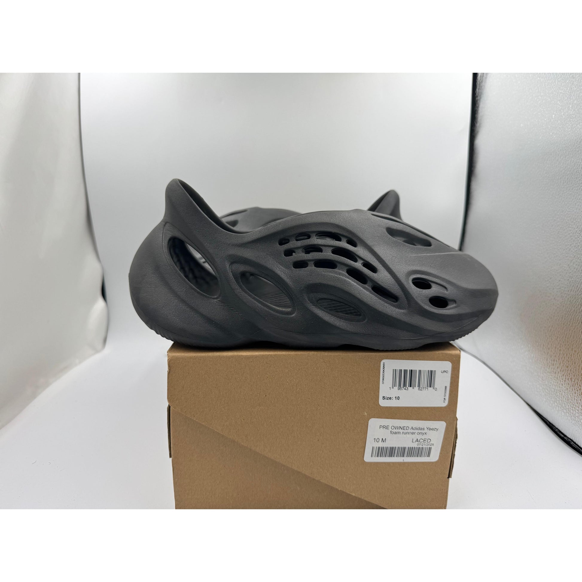 PRE OWNED Adidas Yeezy foam runner onyx