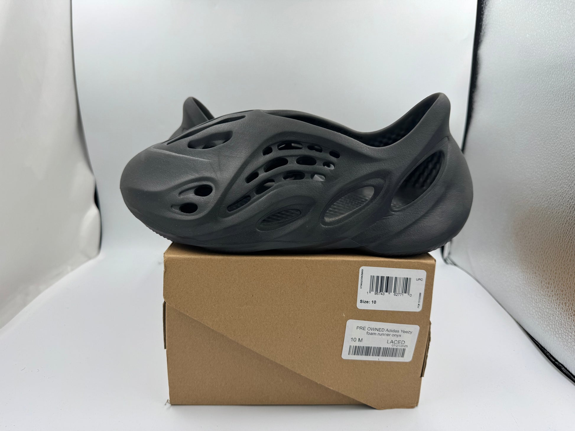PRE OWNED Adidas Yeezy foam runner onyx
