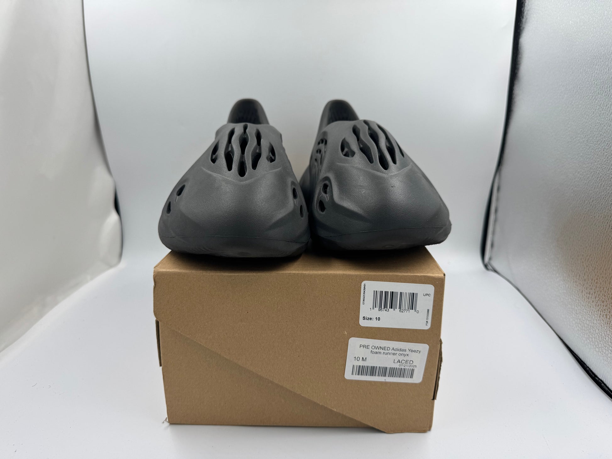 PRE OWNED Adidas Yeezy foam runner onyx