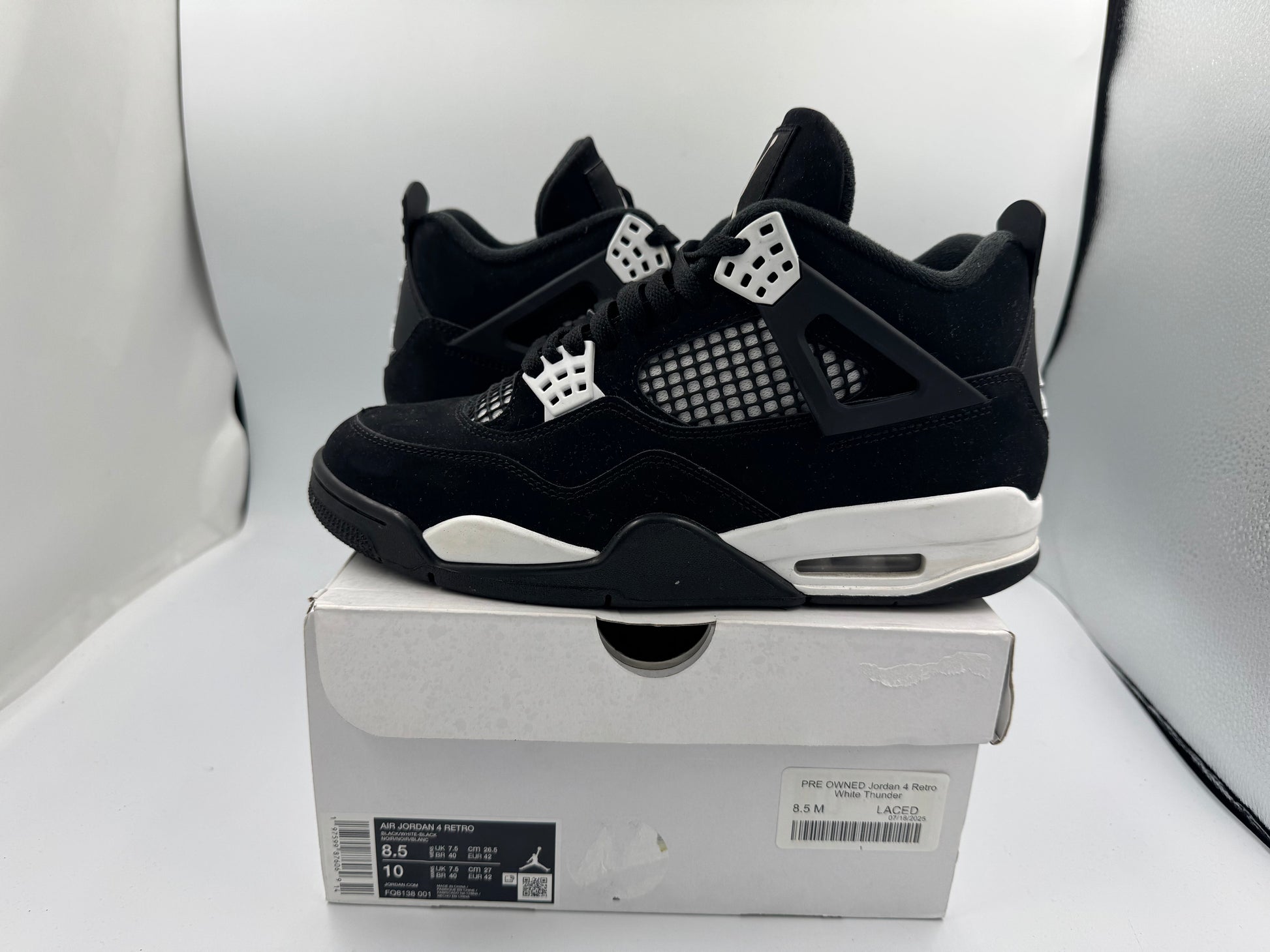 PRE OWNED Jordan 4 Retro White Thunder