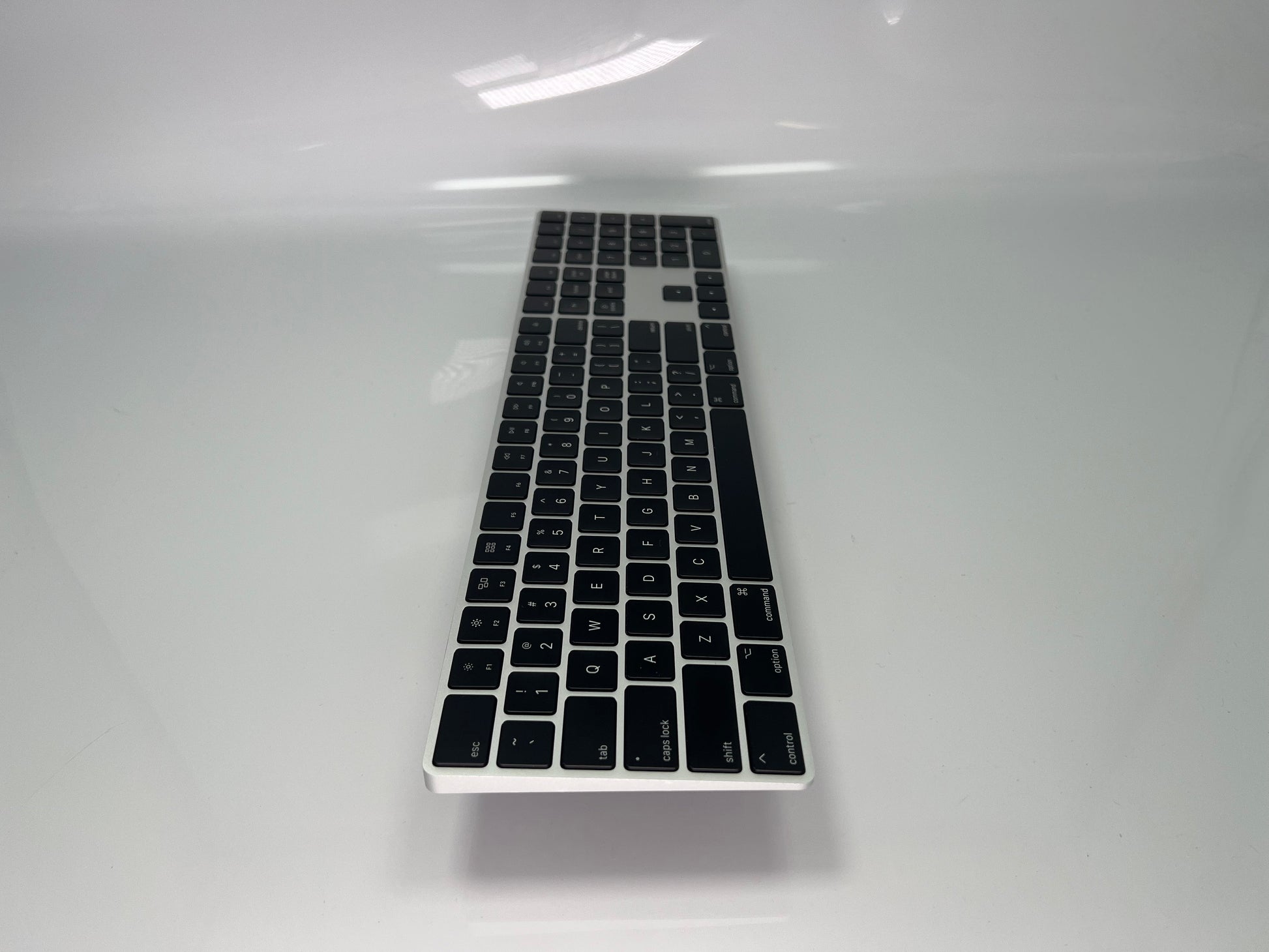 Apple A1843 MRMH2LL/A Wireless Magic Keyboard w/Numeric Keypad (Space Gray)