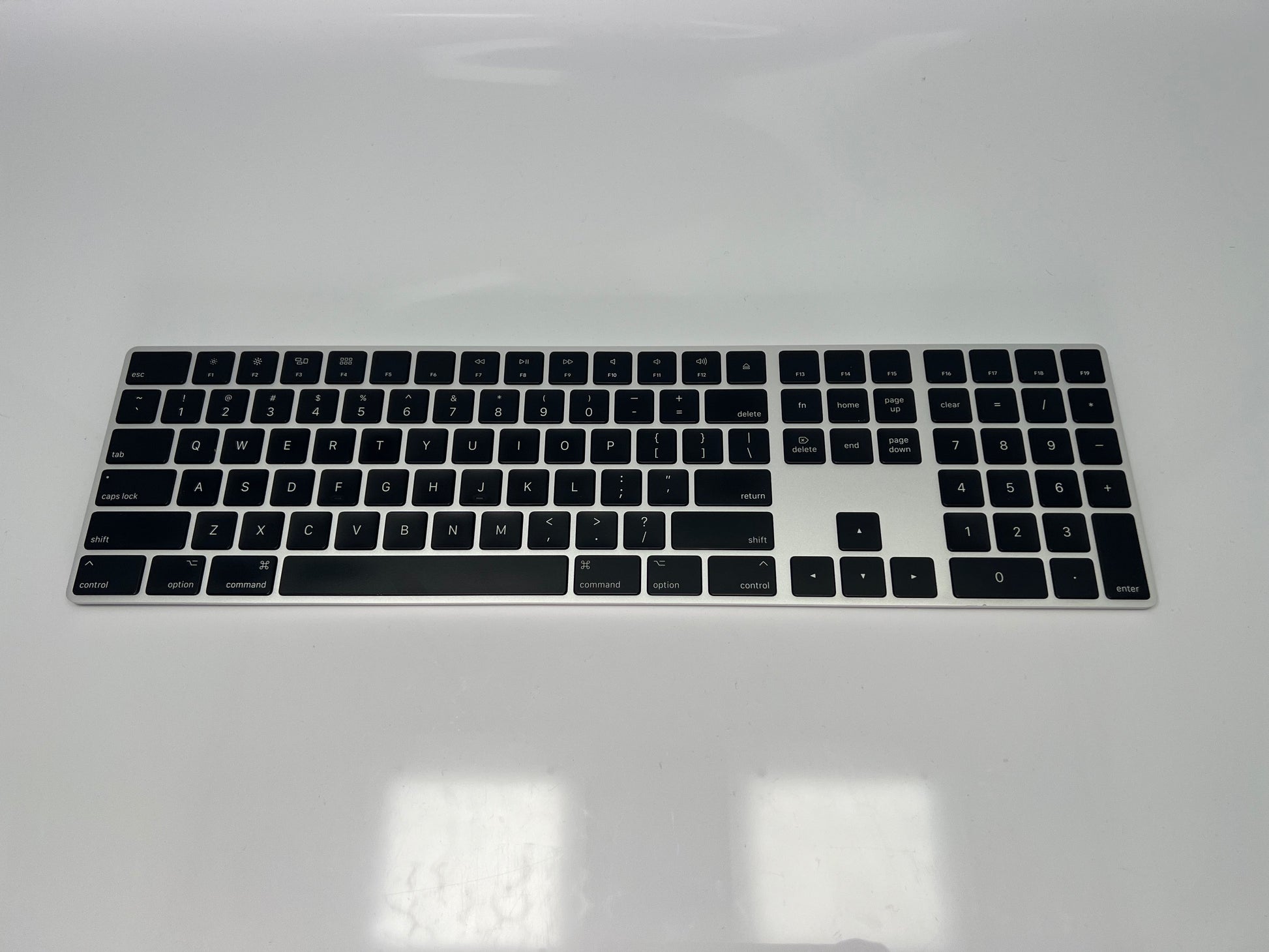 Apple A1843 MRMH2LL/A Wireless Magic Keyboard w/Numeric Keypad (Space Gray)