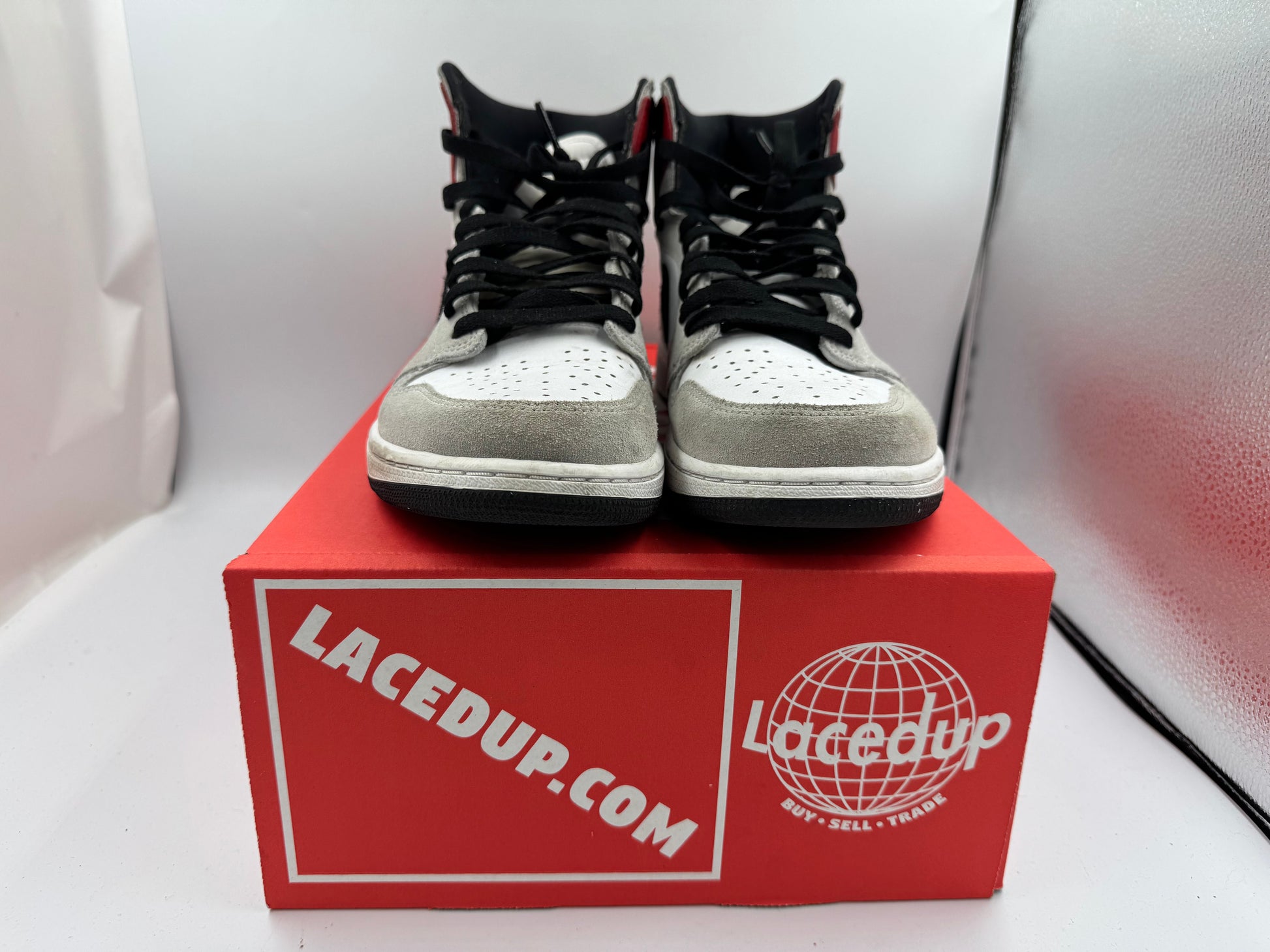 PRE OWNED Jordan 1 Retro High Light Smoke Grey No Box
