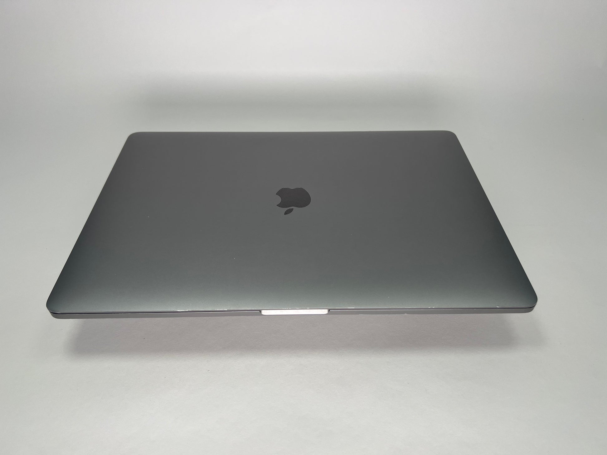 MacBook Pro (2019) 15-inch – Intel Core i9 2.3GHz • Radeon Pro 560X – 16GB RAM 512GB SSD