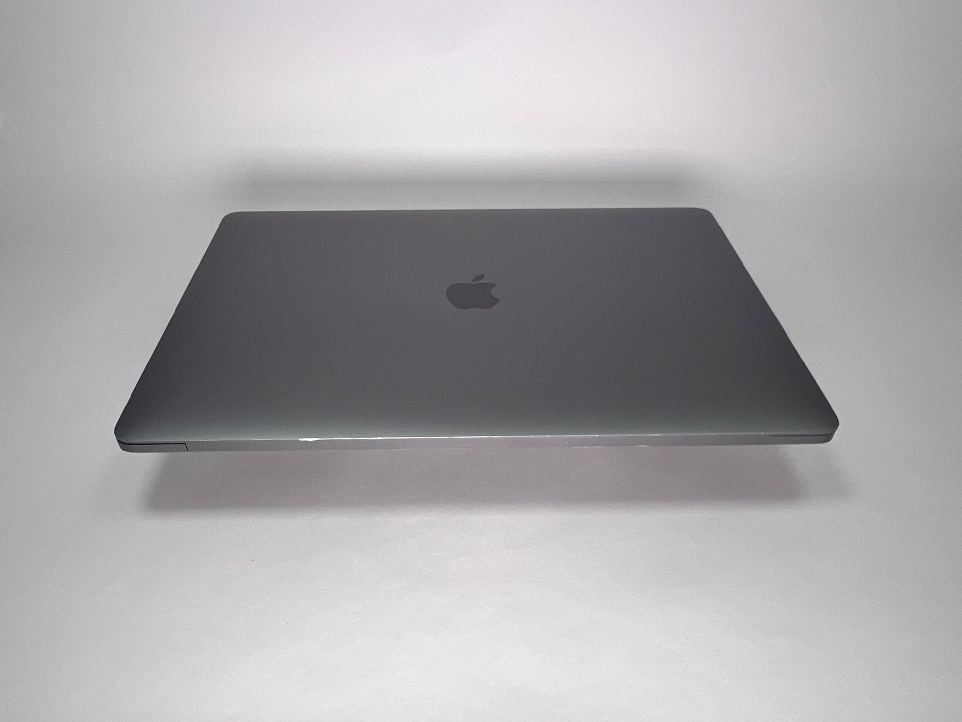 MacBook Pro (2019) 15-inch – Intel Core i9 2.3GHz • Radeon Pro 560X – 16GB RAM 512GB SSD