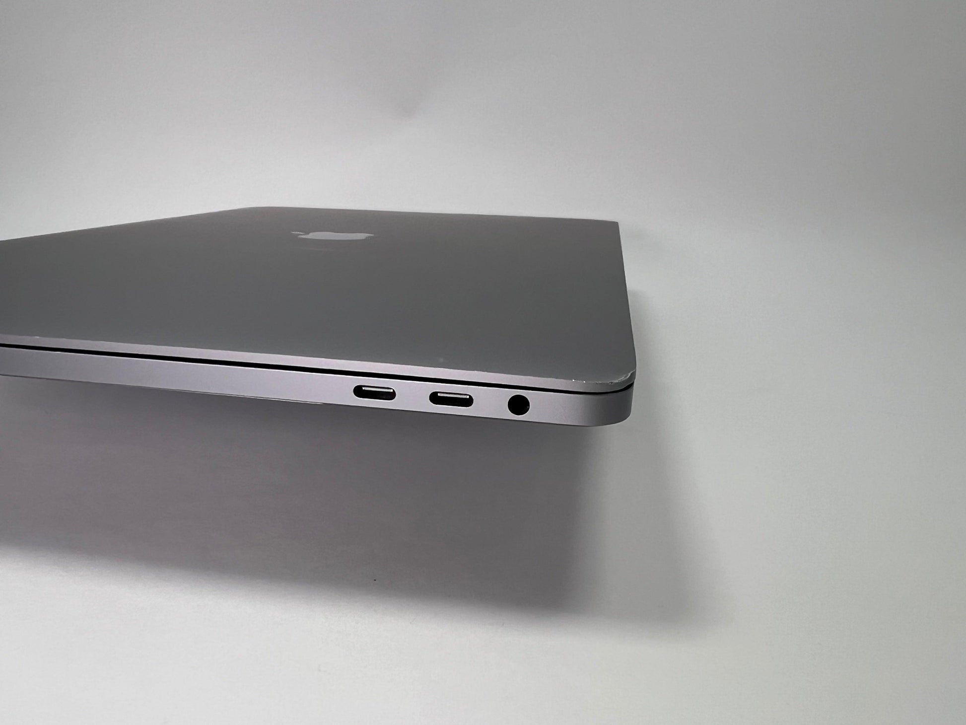 2019 MacBook Pro 16-inch Laptop 2.4GHz i9 – 16GB RAM 1TB SSD AMD Radeon Pro 5300M Space Grey