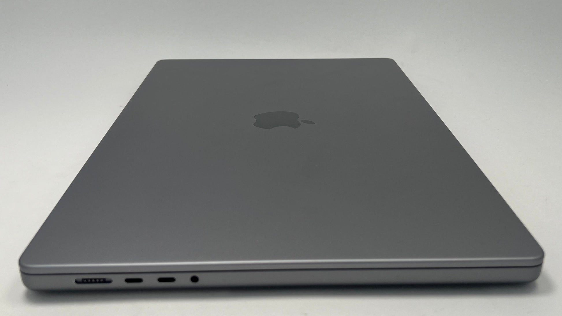 2021 Apple MacBook Pro 16-inch – M1 Pro 16-Core GPU 16GB RAM 2TB SSD | Space Gray