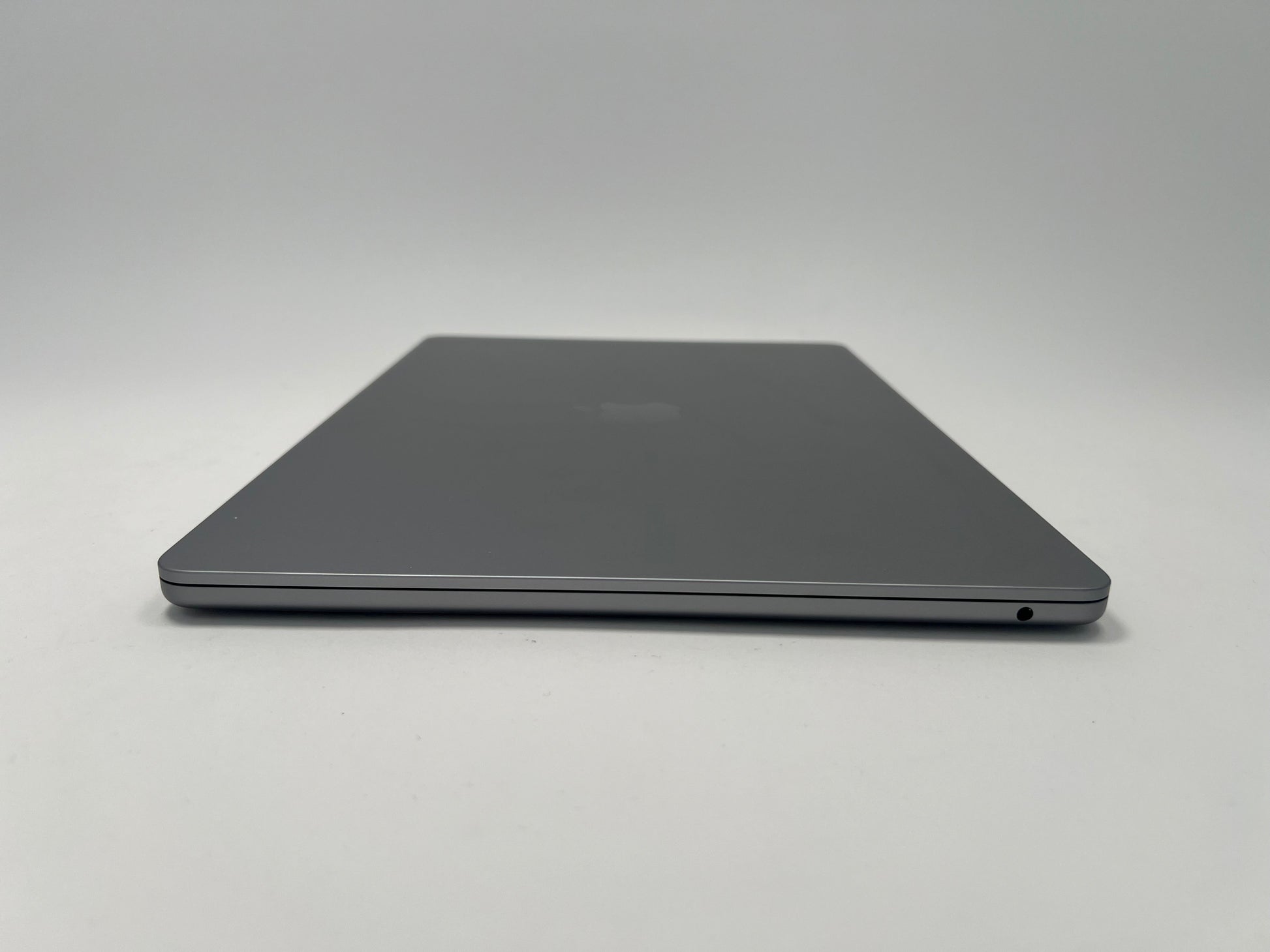 2023 Apple MacBook Air 15-inch M2 – 10-Core GPU 24GB RAM 1TB SSD | Space Gray