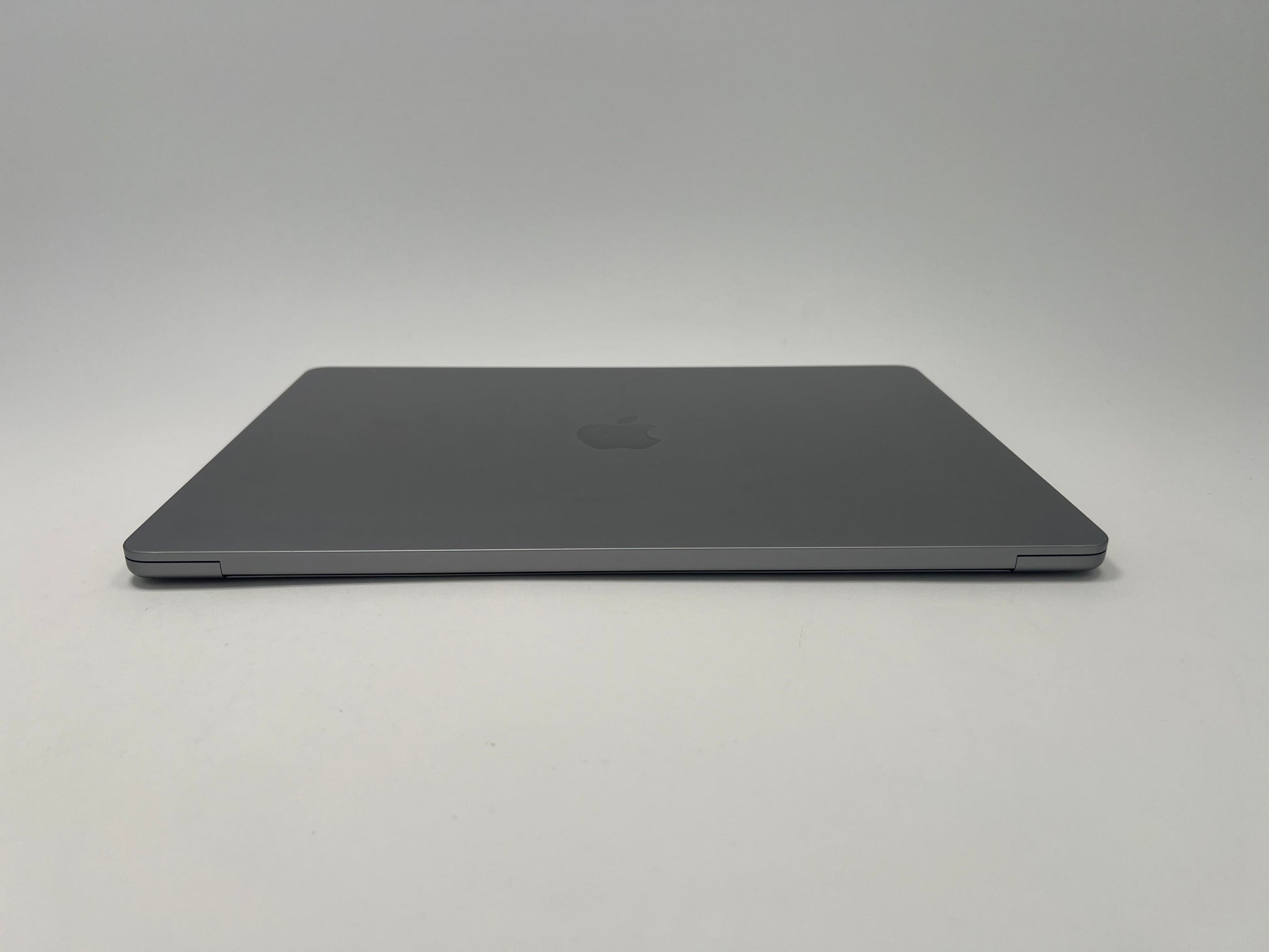 2023 Apple MacBook Air 15-inch M2 – 10-Core GPU 24GB RAM 1TB SSD | Space Gray
