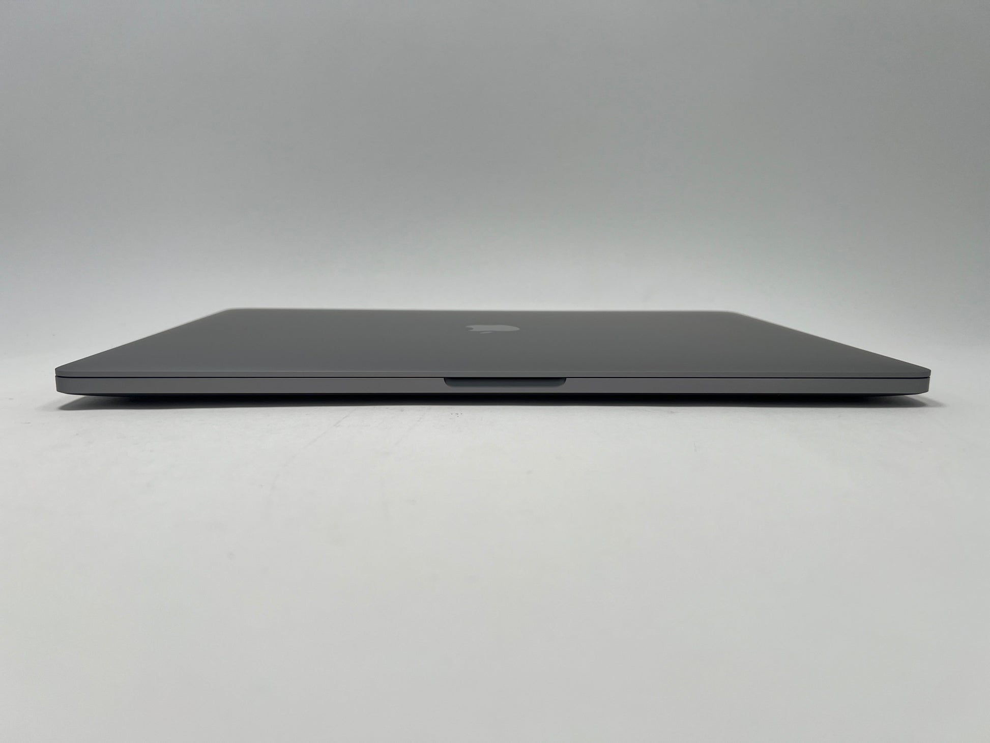 MacBook Pro (2019) 16-inch – Intel Core i7 2.6GHz • Radeon Pro 5300M – 16GB RAM 512GB SSD – 95 Cycles (Read)