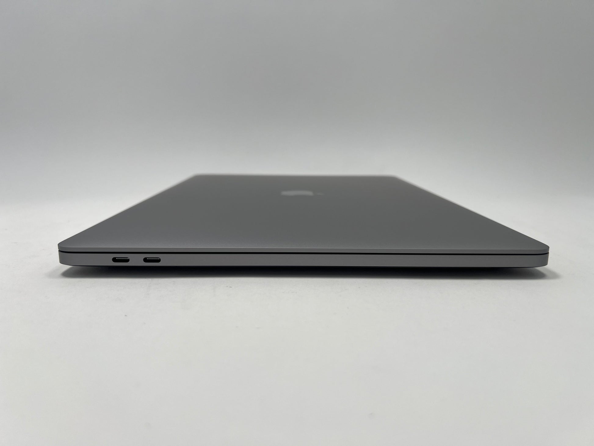 MacBook Pro (2019) 16-inch – Intel Core i7 2.6GHz • Radeon Pro 5300M – 16GB RAM 512GB SSD – 95 Cycles (Read)