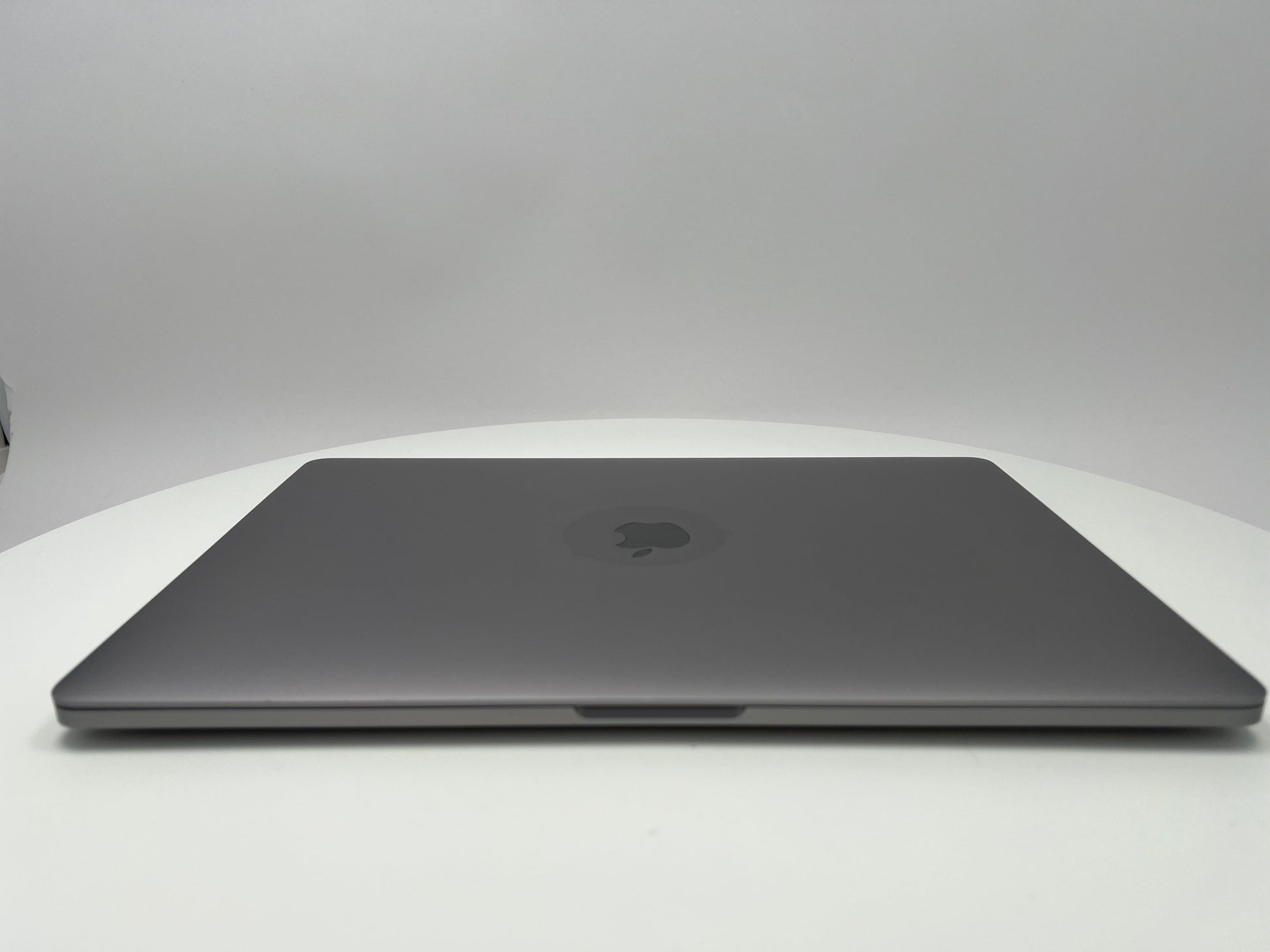 MacBook Pro (2019) 16-inch – Intel Core i9 2.4GHz • Radeon Pro 5300M – 16GB RAM 512GB SSD – Read