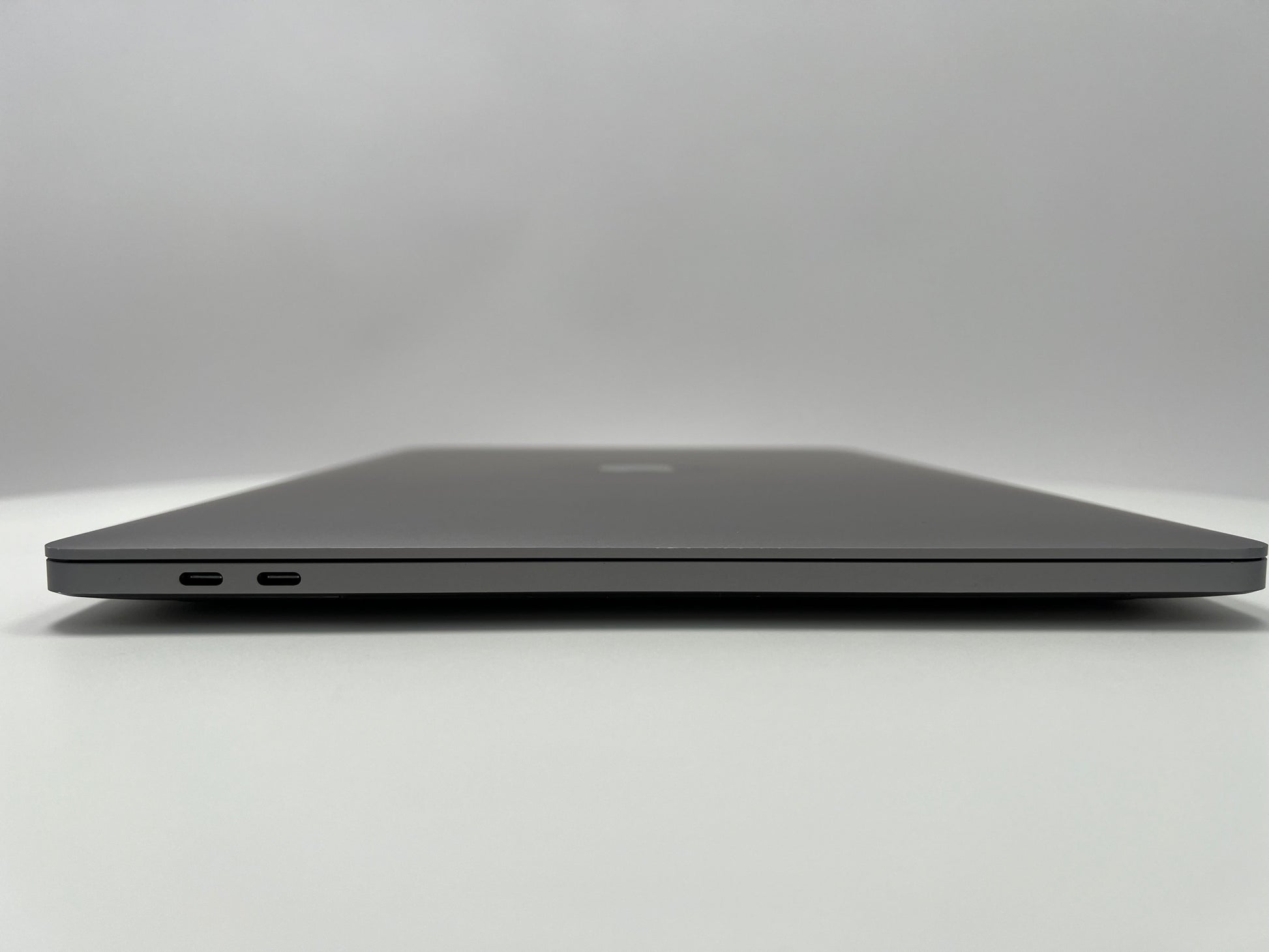 MacBook Pro (2019) 16-inch – Intel Core i9 2.4GHz • Radeon Pro 5300M – 16GB RAM 512GB SSD – Read