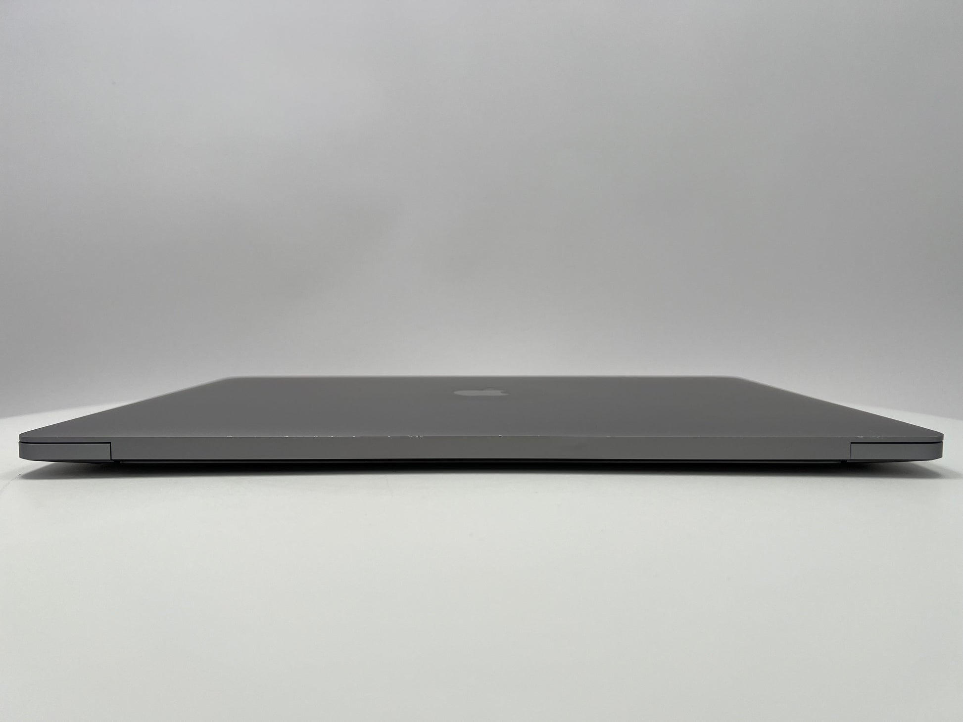 MacBook Pro (2019) 16-inch – Intel Core i9 2.4GHz • Radeon Pro 5300M – 16GB RAM 512GB SSD – Read