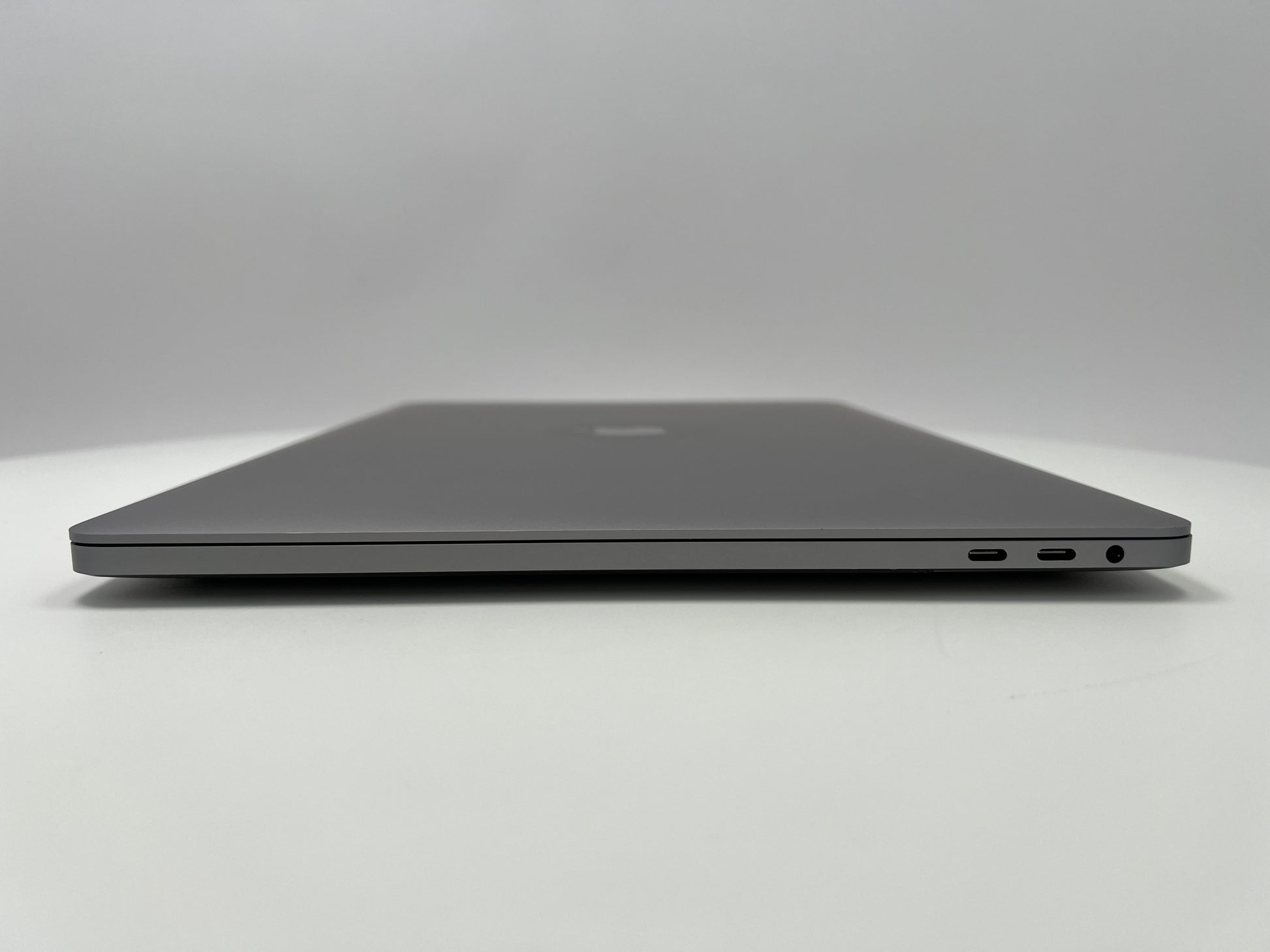 MacBook Pro (2019) 16-inch – Intel Core i9 2.4GHz • Radeon Pro 5300M – 16GB RAM 512GB SSD – Read