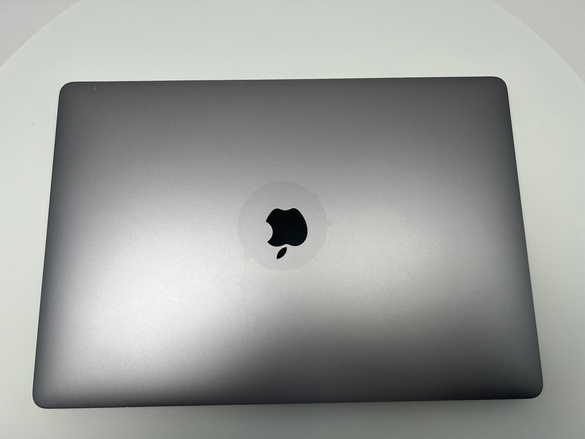 MacBook Pro (2019) 16-inch – Intel Core i9 2.4GHz • Radeon Pro 5300M – 16GB RAM 512GB SSD – Read