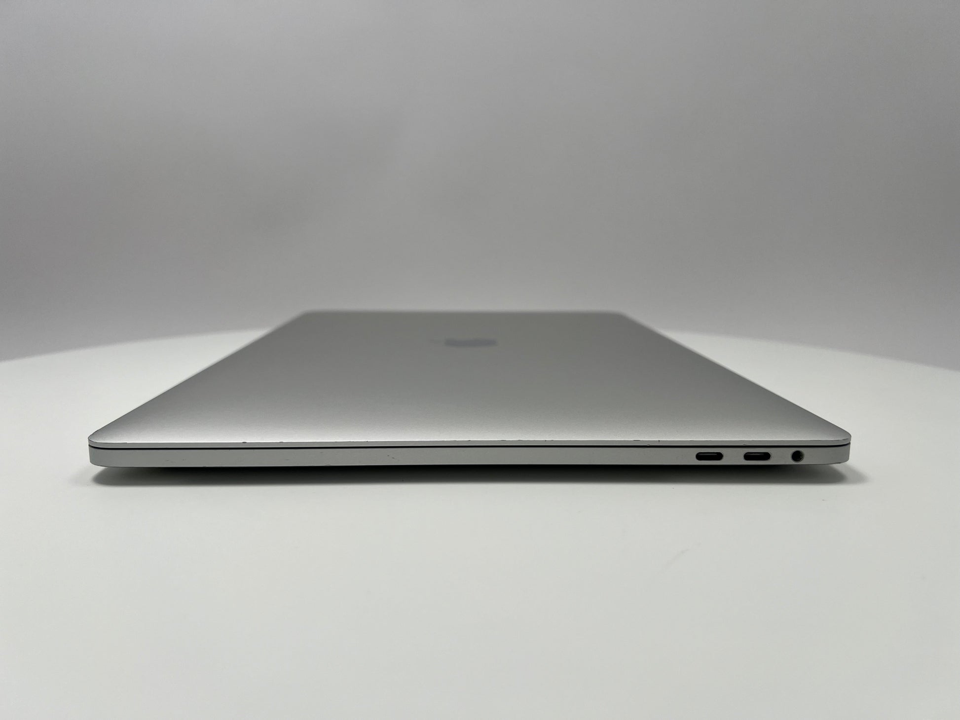 2016 Apple MacBook Pro 15-inch i7 2.9GHz 16GB RAM 512GB SSD | Radeon Pro 460