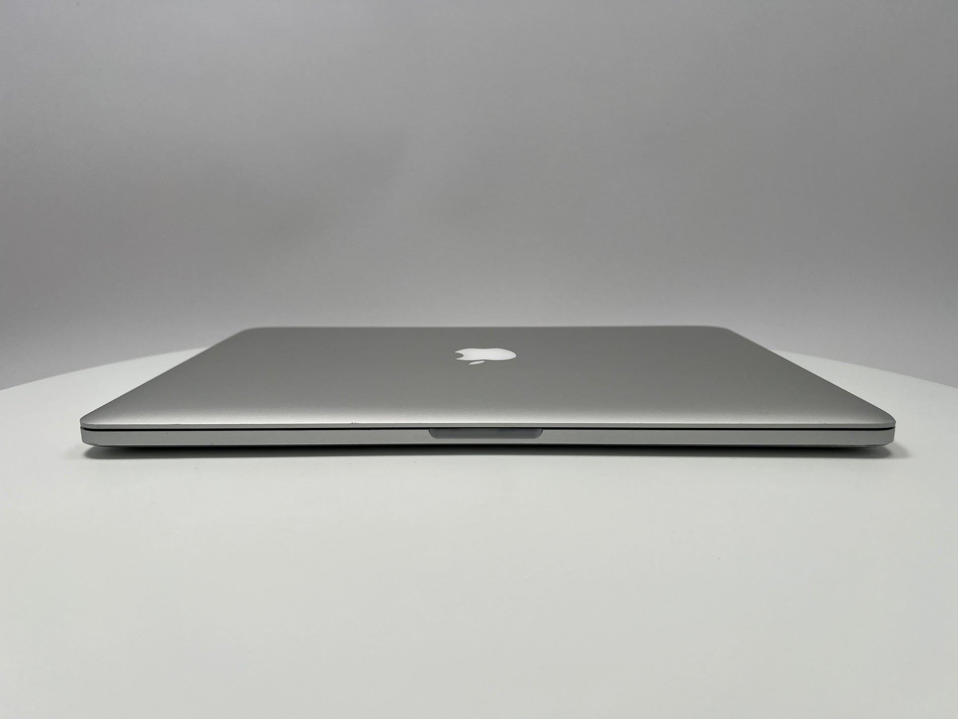 2015 MacBook Pro 15-inch i7 2.8GHz – 16GB RAM 1TB SSD AMD R9 M370X | Silver