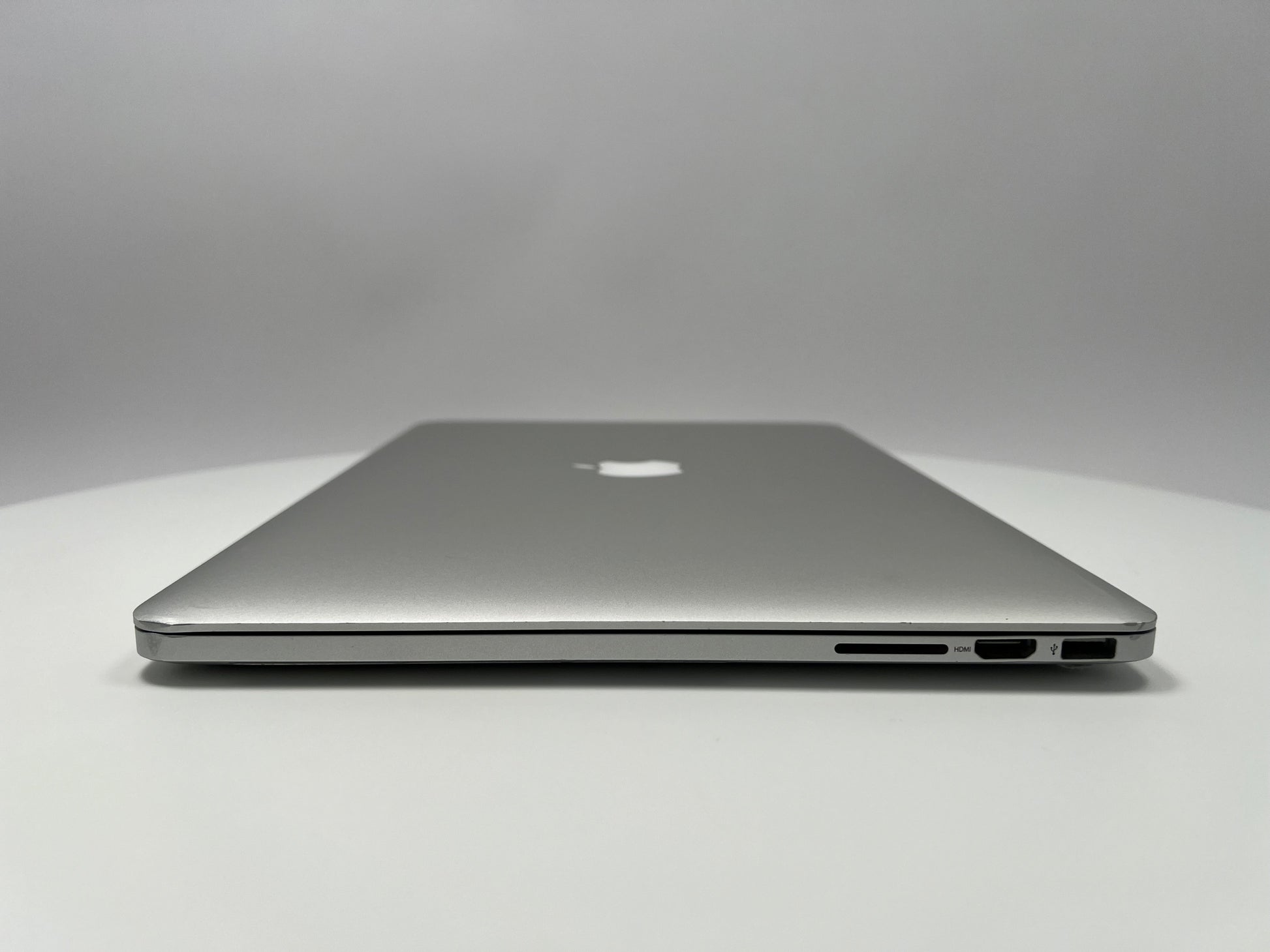 2015 MacBook Pro 15-inch i7 2.8GHz – 16GB RAM 1TB SSD AMD R9 M370X | Silver