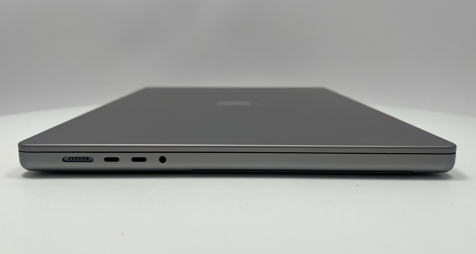 2021 Apple MacBook Pro 16-inch – M1 Max 32-Core GPU 64GB RAM 4TB SSD | Space Gray