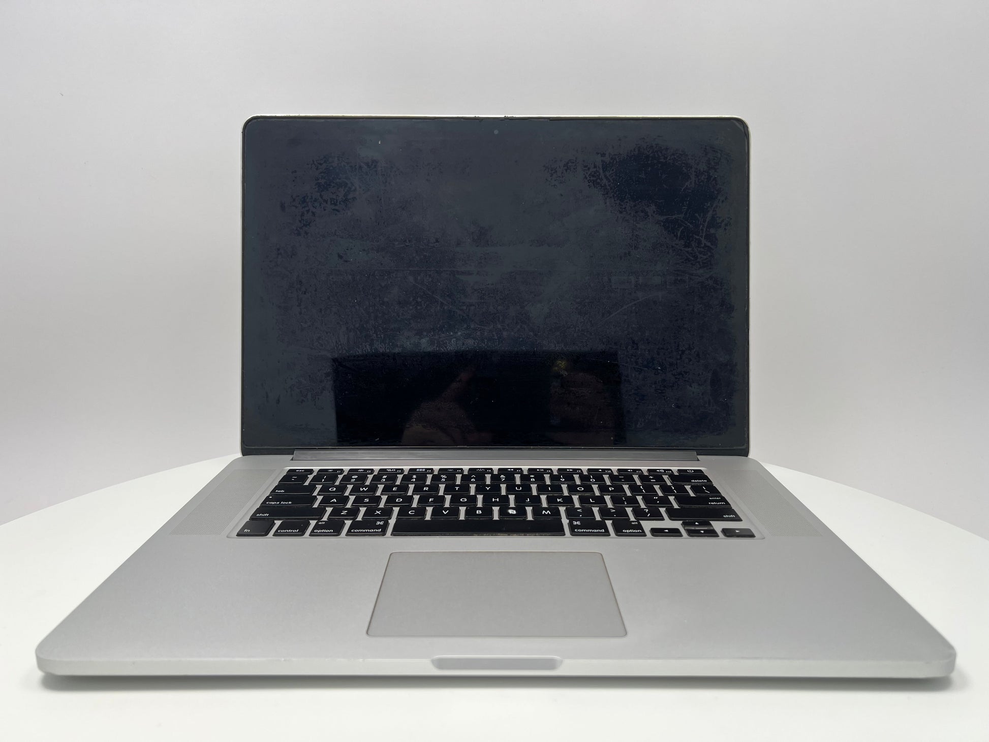 2015 MacBook Pro 15-inch i7 2.8GHz – 16GB RAM 1TB SSD AMD R9 M370X | Silver