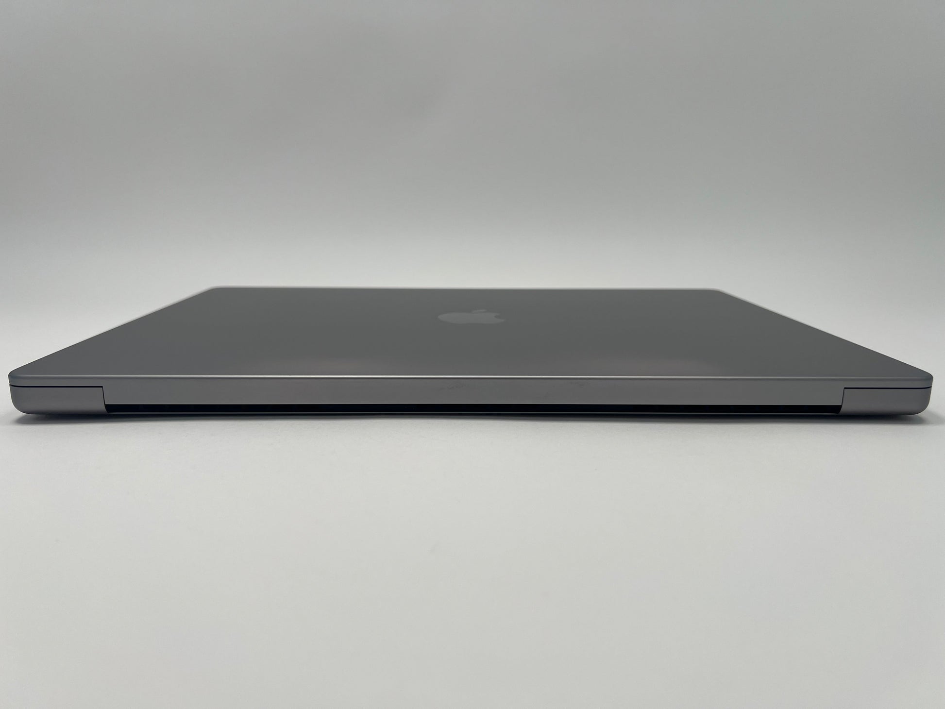 2021 Apple MacBook Pro 16-inch – M1 Max 32-Core GPU 64GB RAM 2TB SSD | 65 Cycles