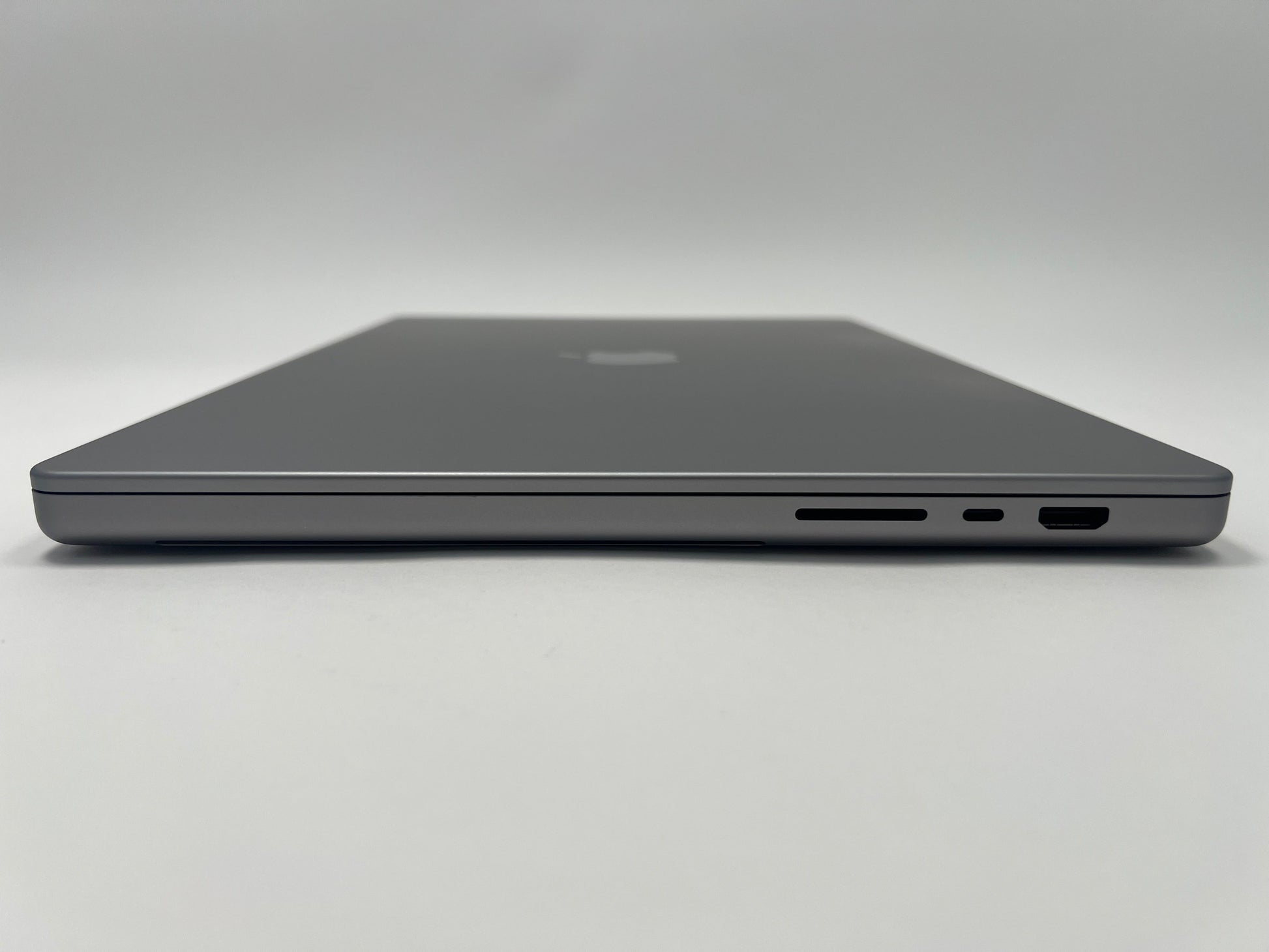 2021 Apple MacBook Pro 16-inch – M1 Max 32-Core GPU 64GB RAM 2TB SSD | 65 Cycles