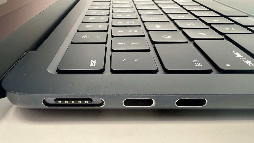 MacBook Air (2022) 13-inch – Apple M2 10-Core GPU – 16GB RAM 512GB SSD | Midnight