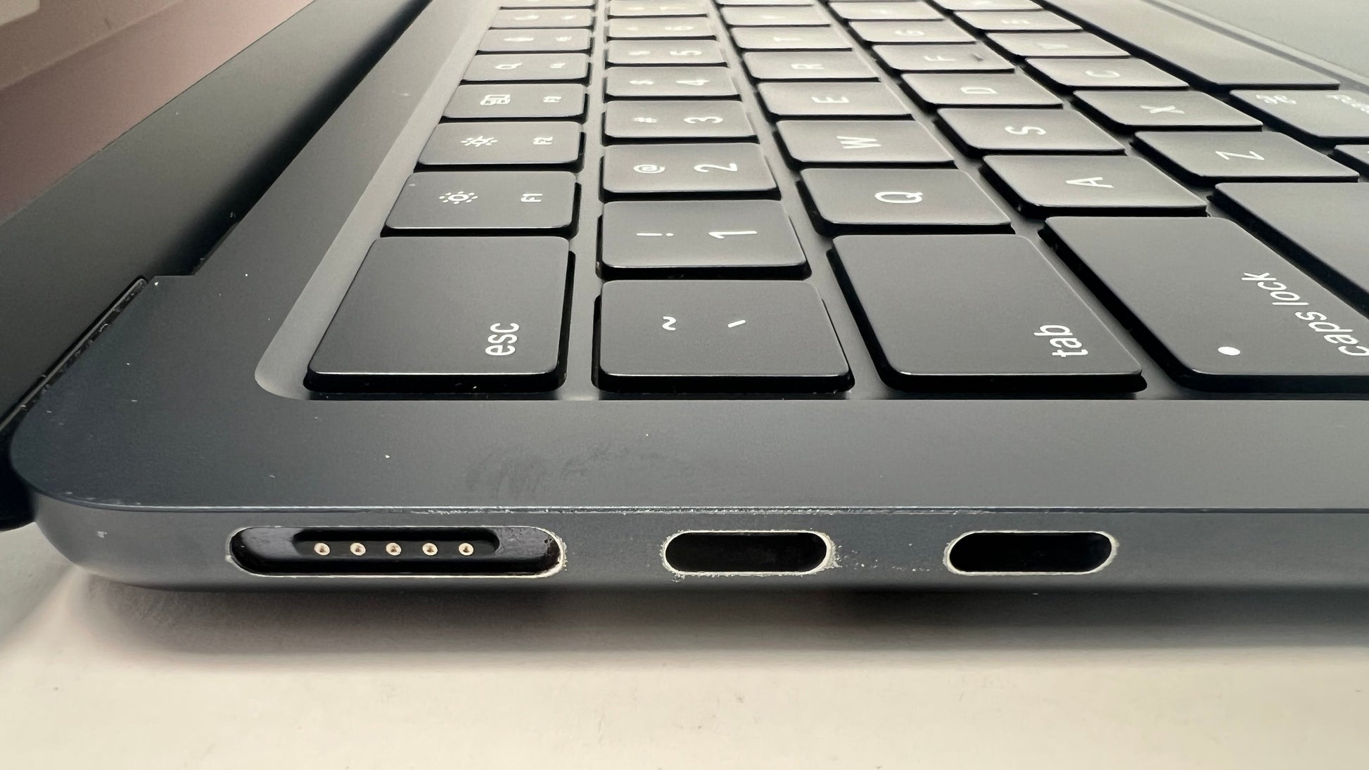 MacBook Air (2022) 13-inch – Apple M2 10-Core GPU – 16GB RAM 512GB SSD | Midnight