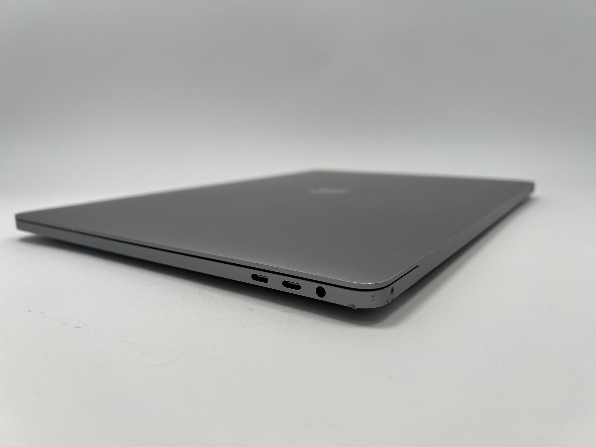 MacBook Pro (2019) 16-inch – Inte Core i9 2.3GHz • Radeon Pro 5500M 8GB – 64GB RAM 2TB SSD – Read