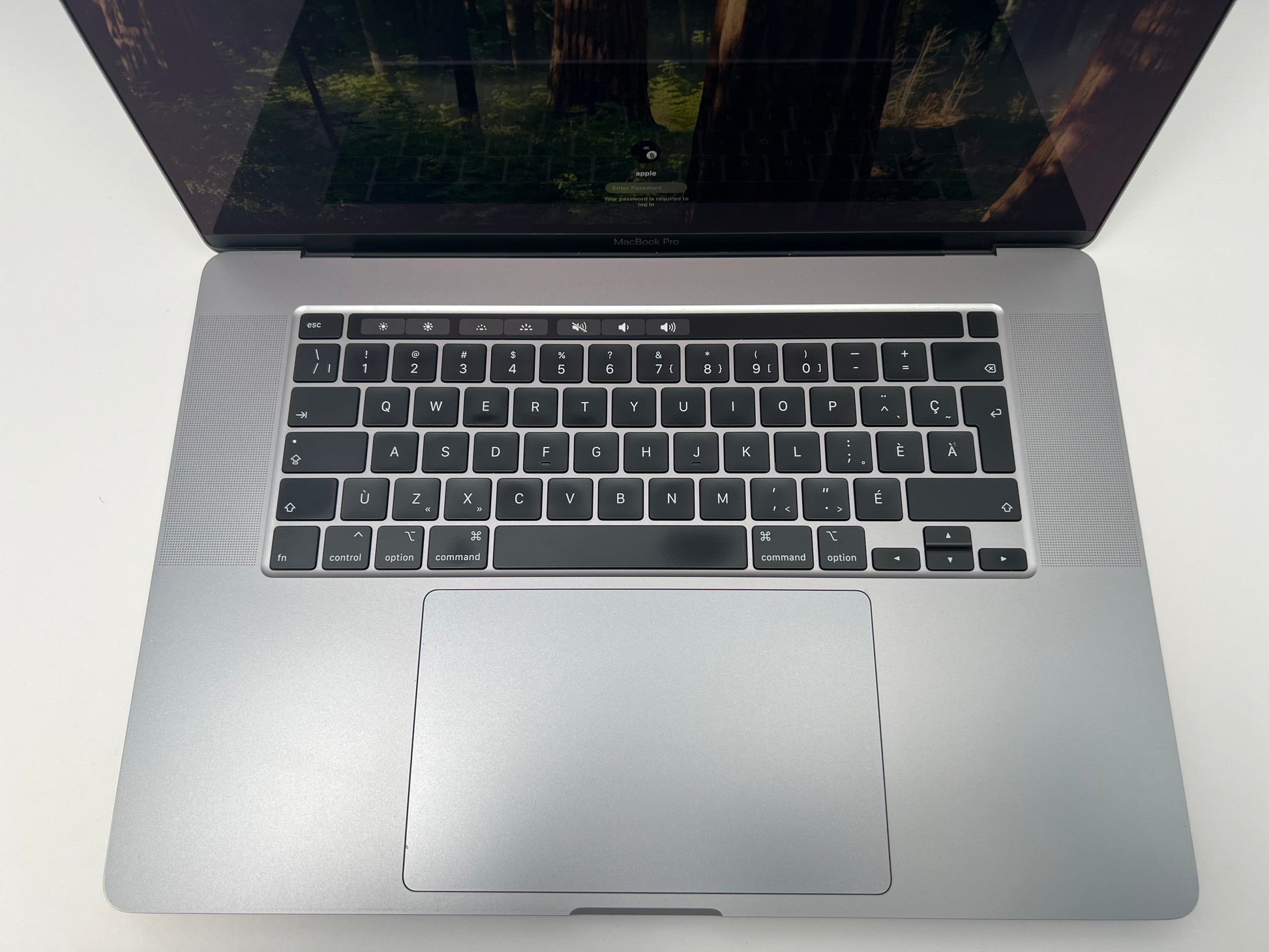 2019 Apple MacBook Pro 16-inch – i9 2.4GHz 32GB RAM 2TB SSD 5500M 8GB | French Keyboard