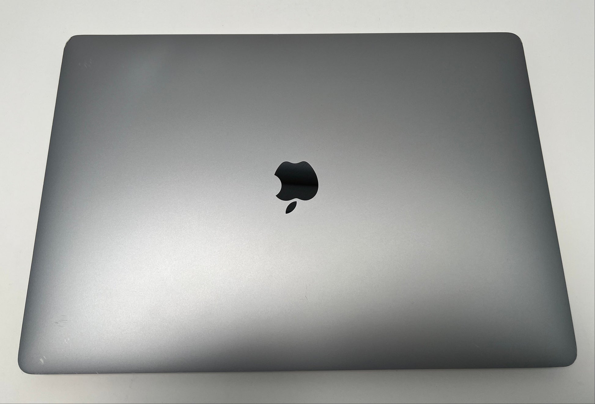 MacBook Pro (2019) 16-inch – Intel Core i9 2.4GHz • Radeon Pro 5300M – 16GB RAM 512GB SSD – Read