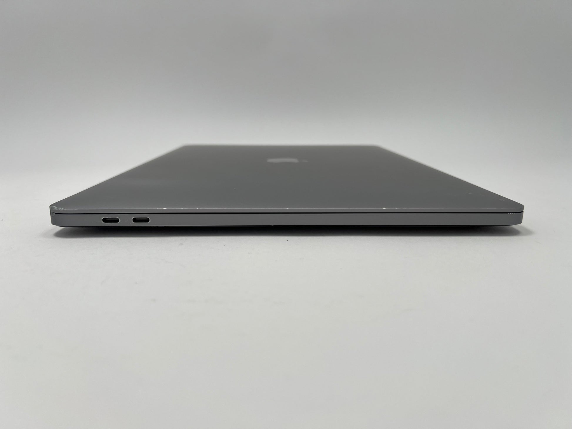 MacBook Pro (2019) 16-inch – Intel Core i9 2.4GHz • Radeon Pro 5300M – 16GB RAM 512GB SSD – Read