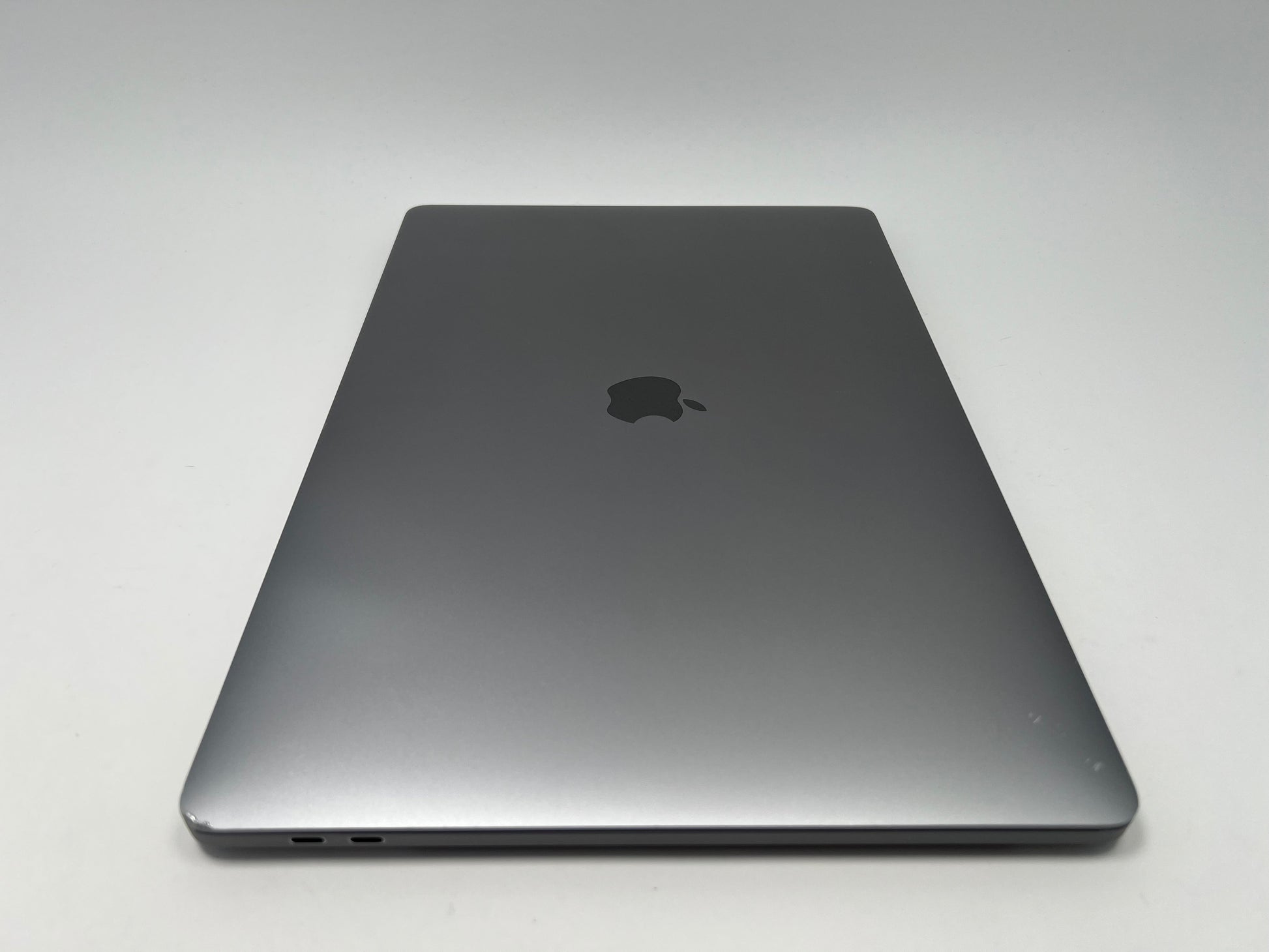 MacBook Pro (2019) 16-inch – Intel Core i9 2.4GHz • Radeon Pro 5300M – 16GB RAM 512GB SSD – Read