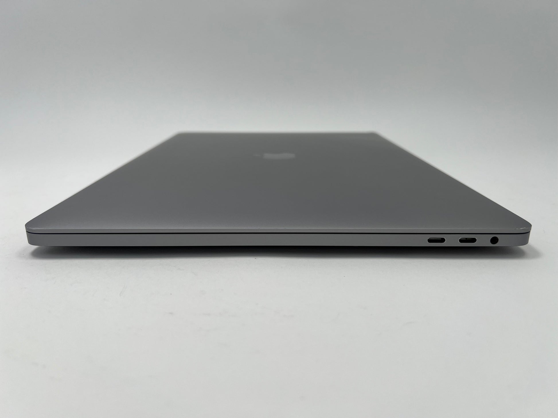 MacBook Pro (2019) 16-inch – Intel Core i9 2.4GHz • Radeon Pro 5300M – 16GB RAM 512GB SSD – Read
