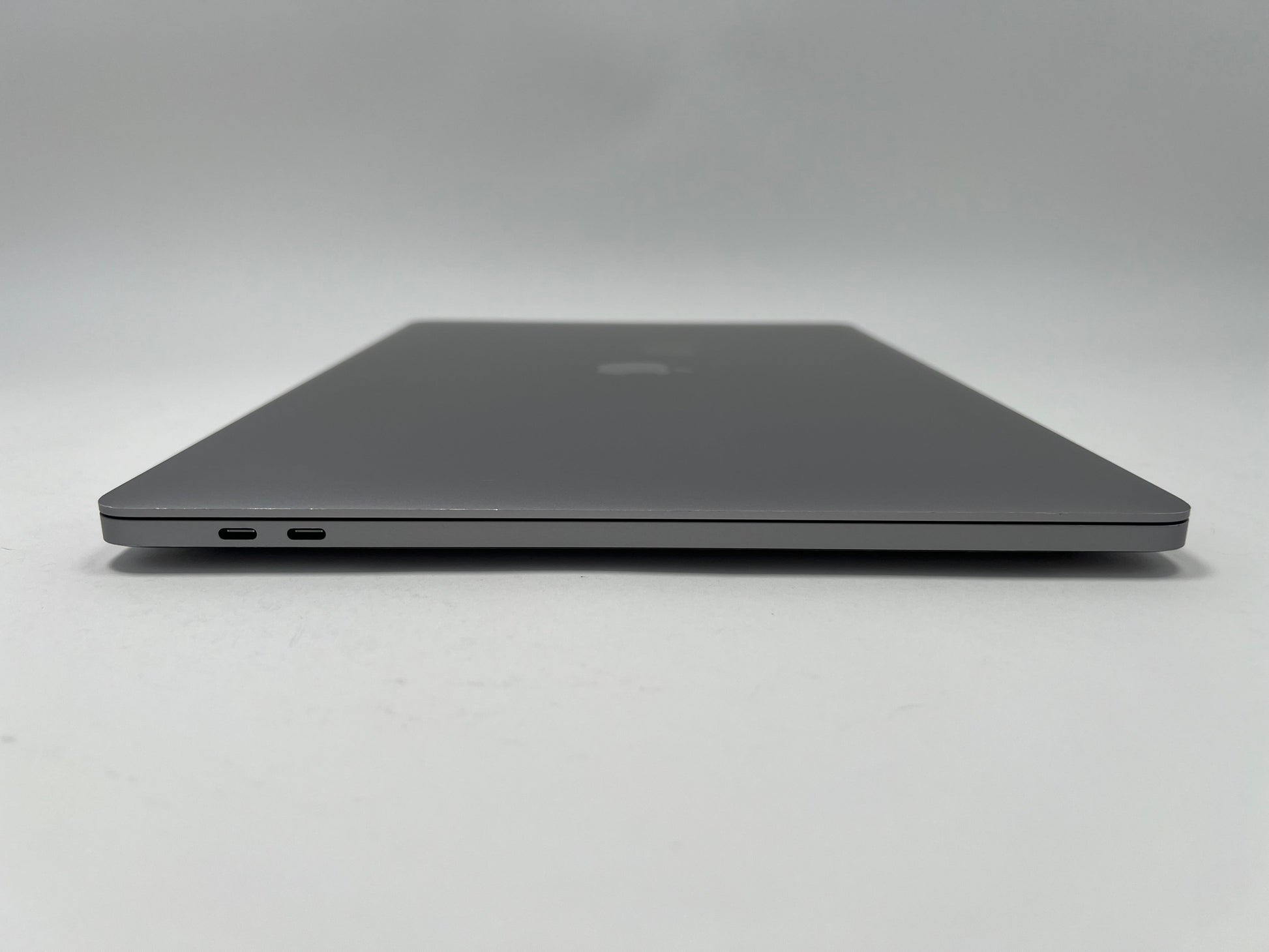 2019 Apple MacBook Pro 16-inch – i9 2.4GHz 32GB RAM 2TB SSD 5500M 8GB | French Keyboard