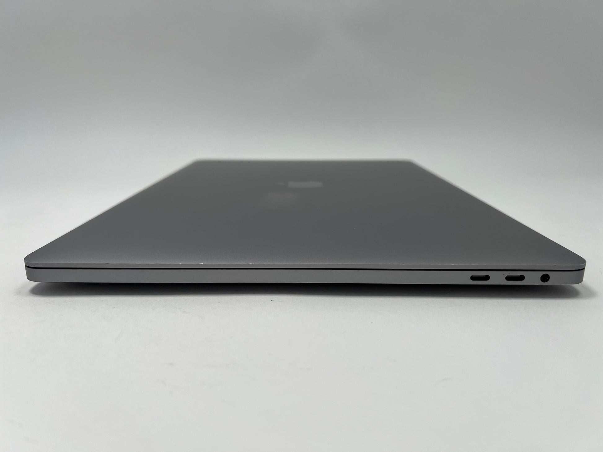 2019 Apple MacBook Pro 16-inch – i9 2.4GHz 32GB RAM 2TB SSD 5500M 8GB | French Keyboard