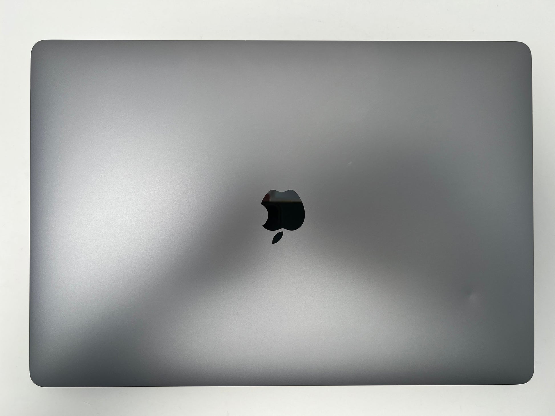 MacBook Pro (2019) 16-inch – Intel Core i9 2.4GHz • AMD 5500M 8GB – 32GB RAM 2TB SSD – 52 Cycles (Read)
