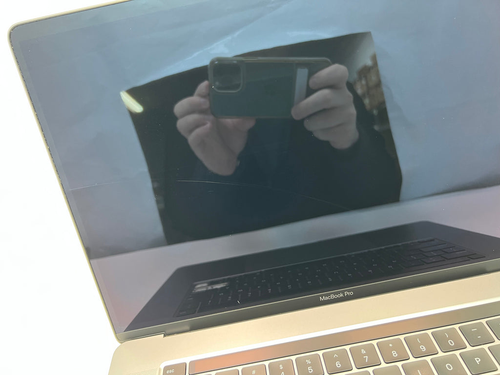 MacBook Pro (2019) 16-inch – Intel Core i7 2.6GHz • Radeon Pro 5300M – 16GB RAM 512GB SSD – 62 Cycles (Read)
