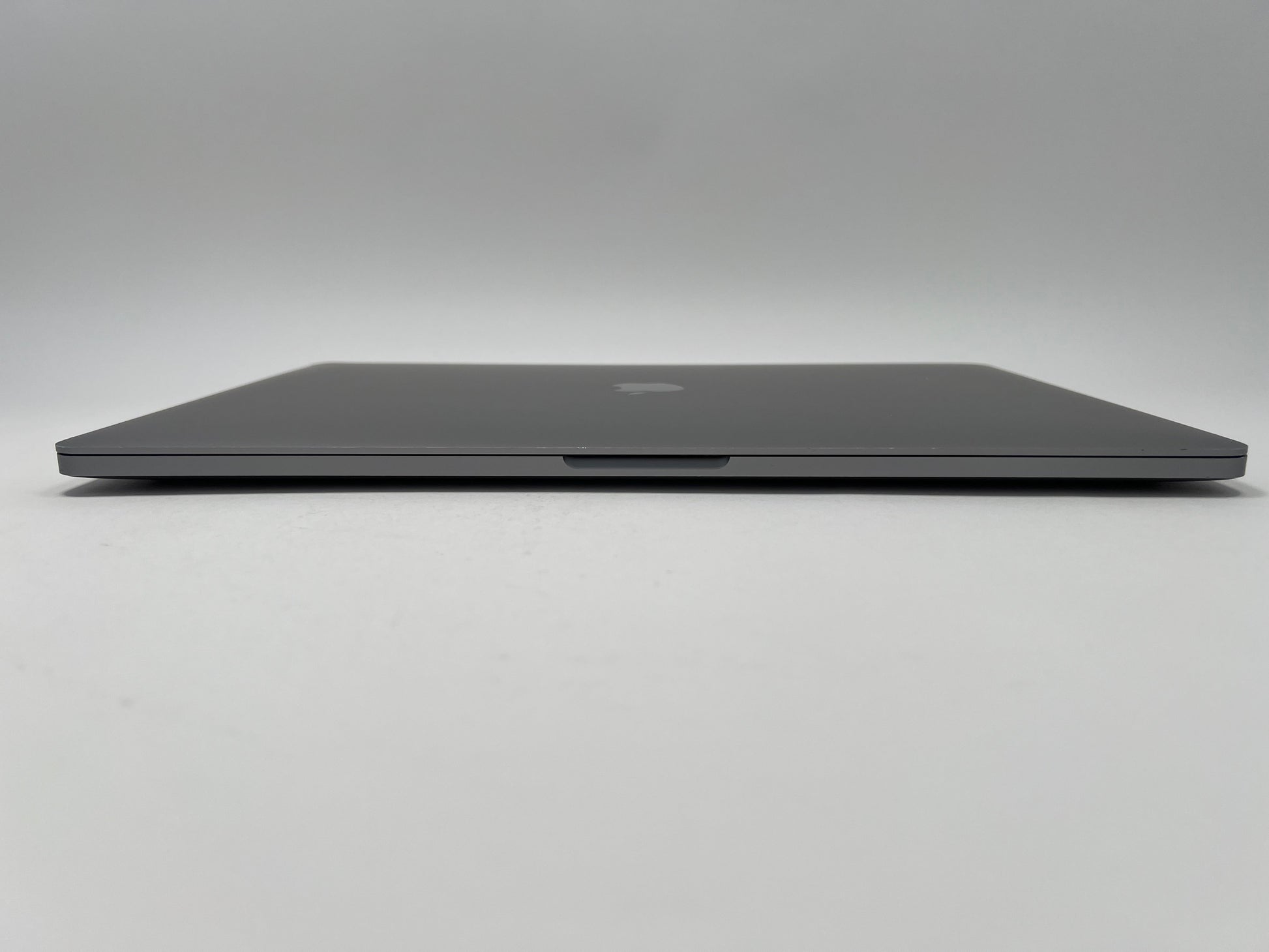 MacBook Pro (2019) 16-inch – Intel Core i7 2.6GHz • Radeon Pro 5300M – 16GB RAM 512GB SSD – 62 Cycles (Read)